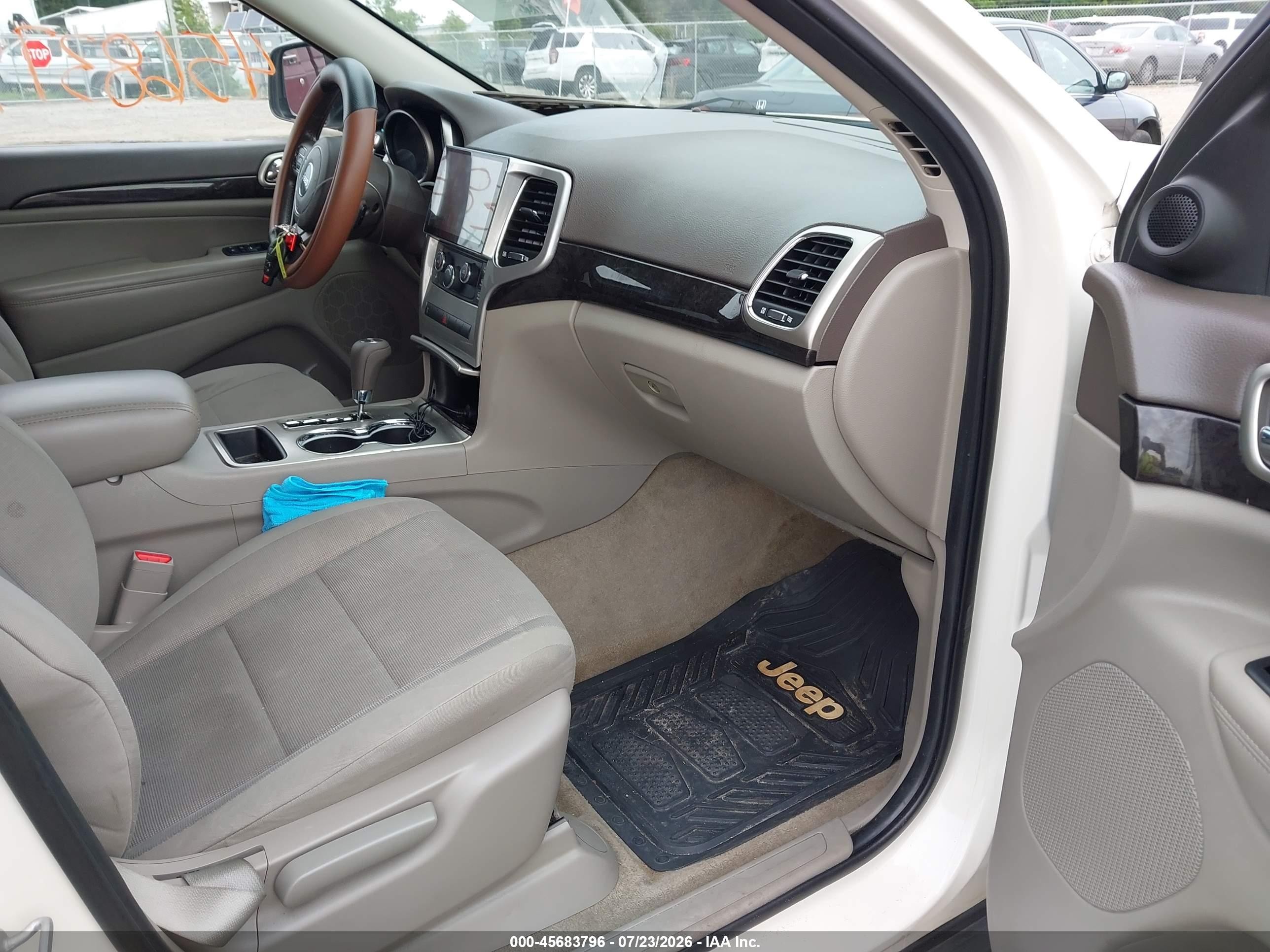 2011 Jeep Grand Cherokee Laredo Белый vin: 1J4RR4GG1BC515009