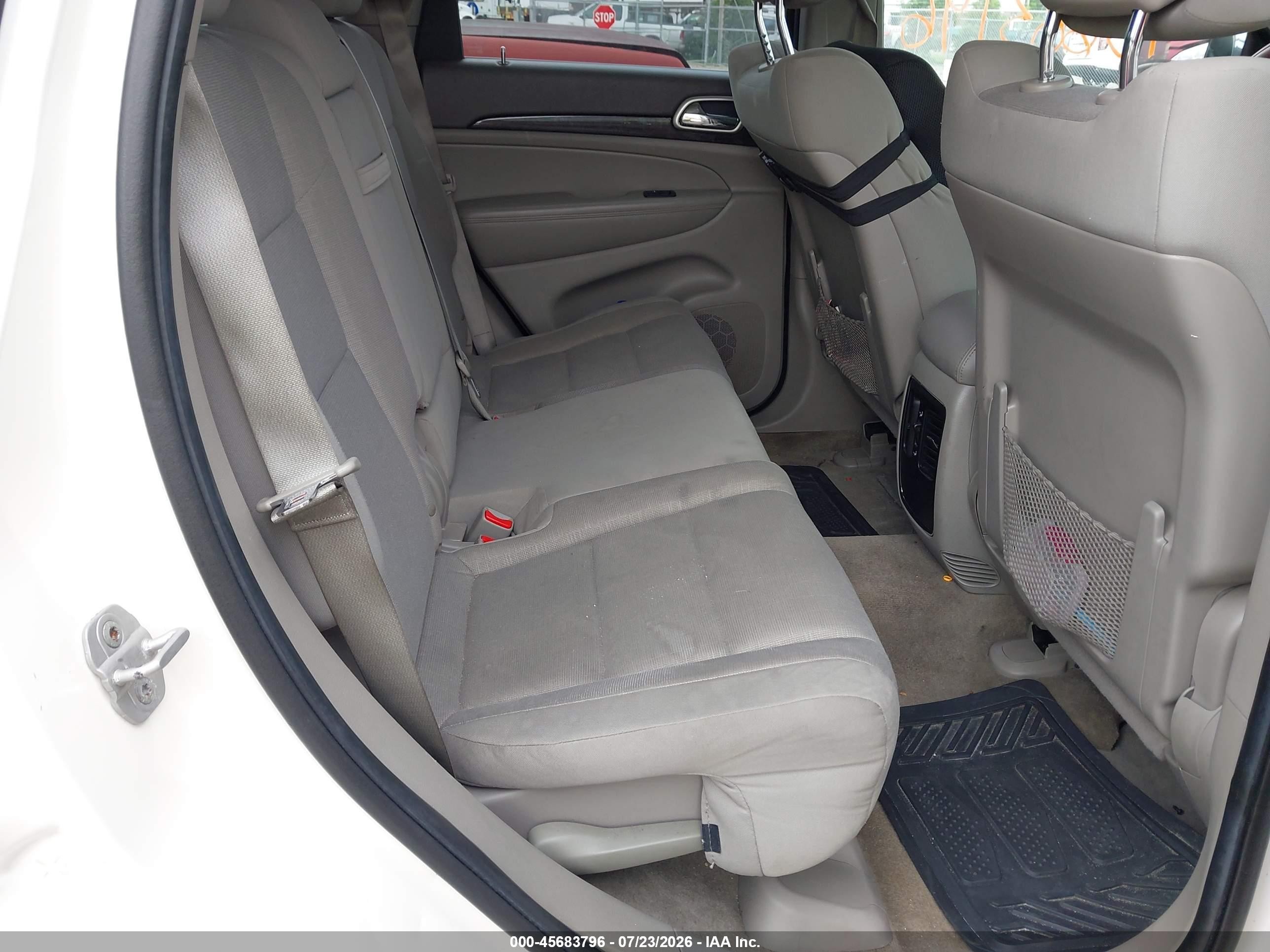 2011 Jeep Grand Cherokee Laredo Белый vin: 1J4RR4GG1BC515009