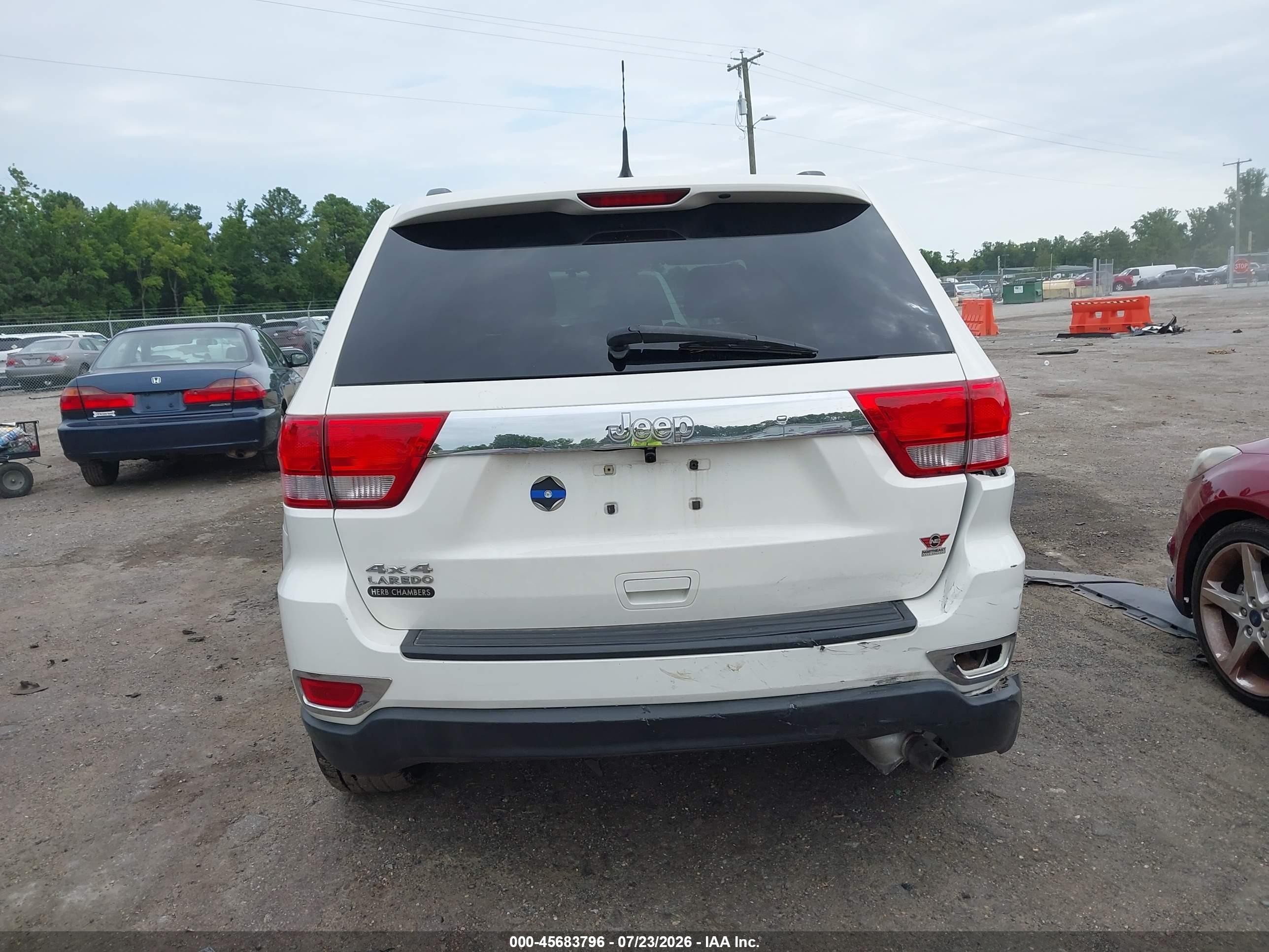 2011 Jeep Grand Cherokee Laredo Белый vin: 1J4RR4GG1BC515009