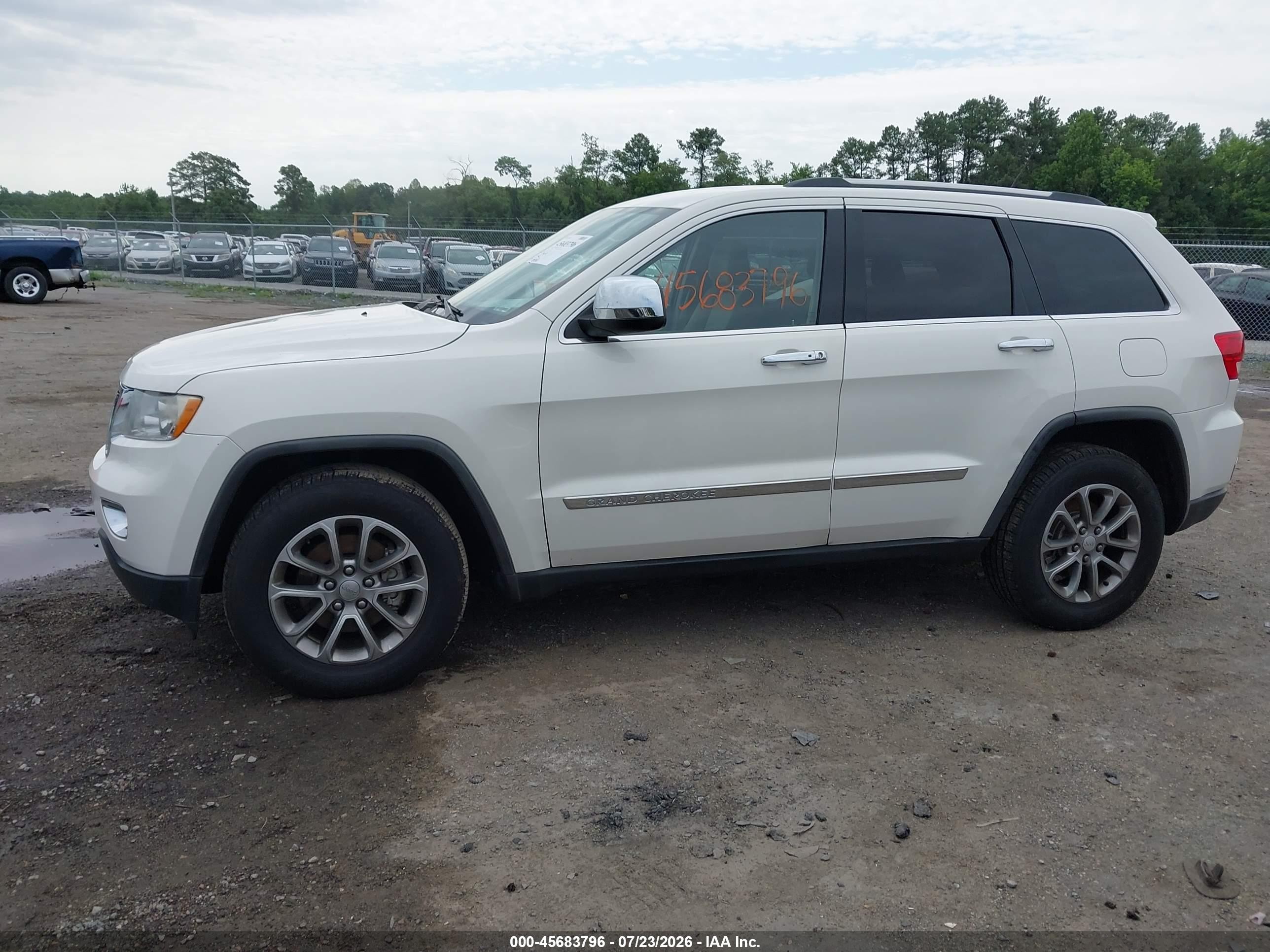 2011 Jeep Grand Cherokee Laredo Белый vin: 1J4RR4GG1BC515009