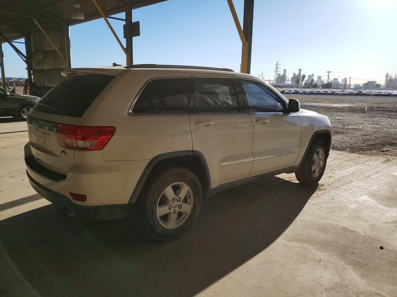 2011 Jeep Grand Cherokee Laredo White vin: 1J4RR4GG1BC515317