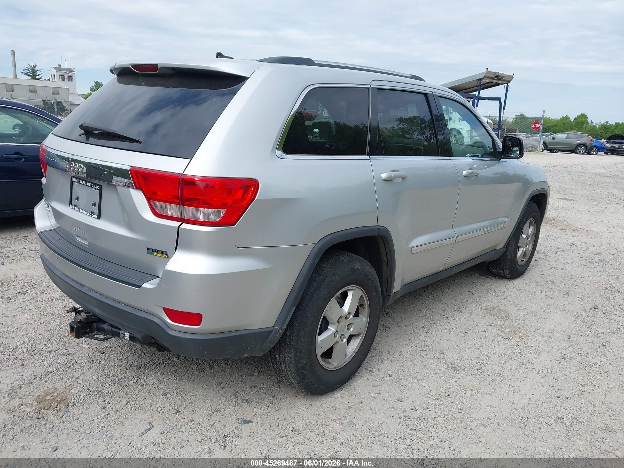 2011 Jeep Grand Cherokee Laredo Silver vin: 1J4RR4GG1BC518556