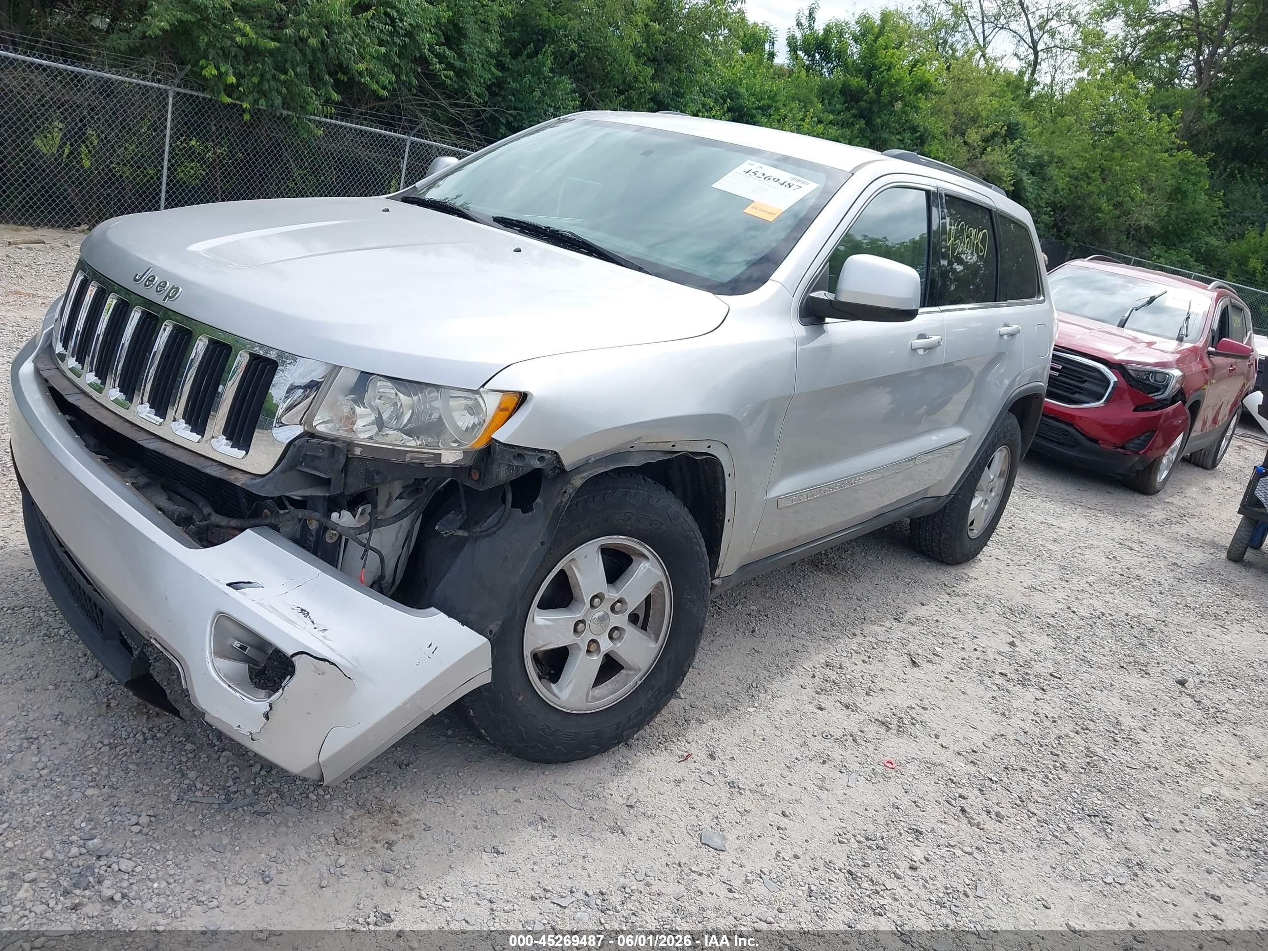 2011 Jeep Grand Cherokee Laredo Silver vin: 1J4RR4GG1BC518556
