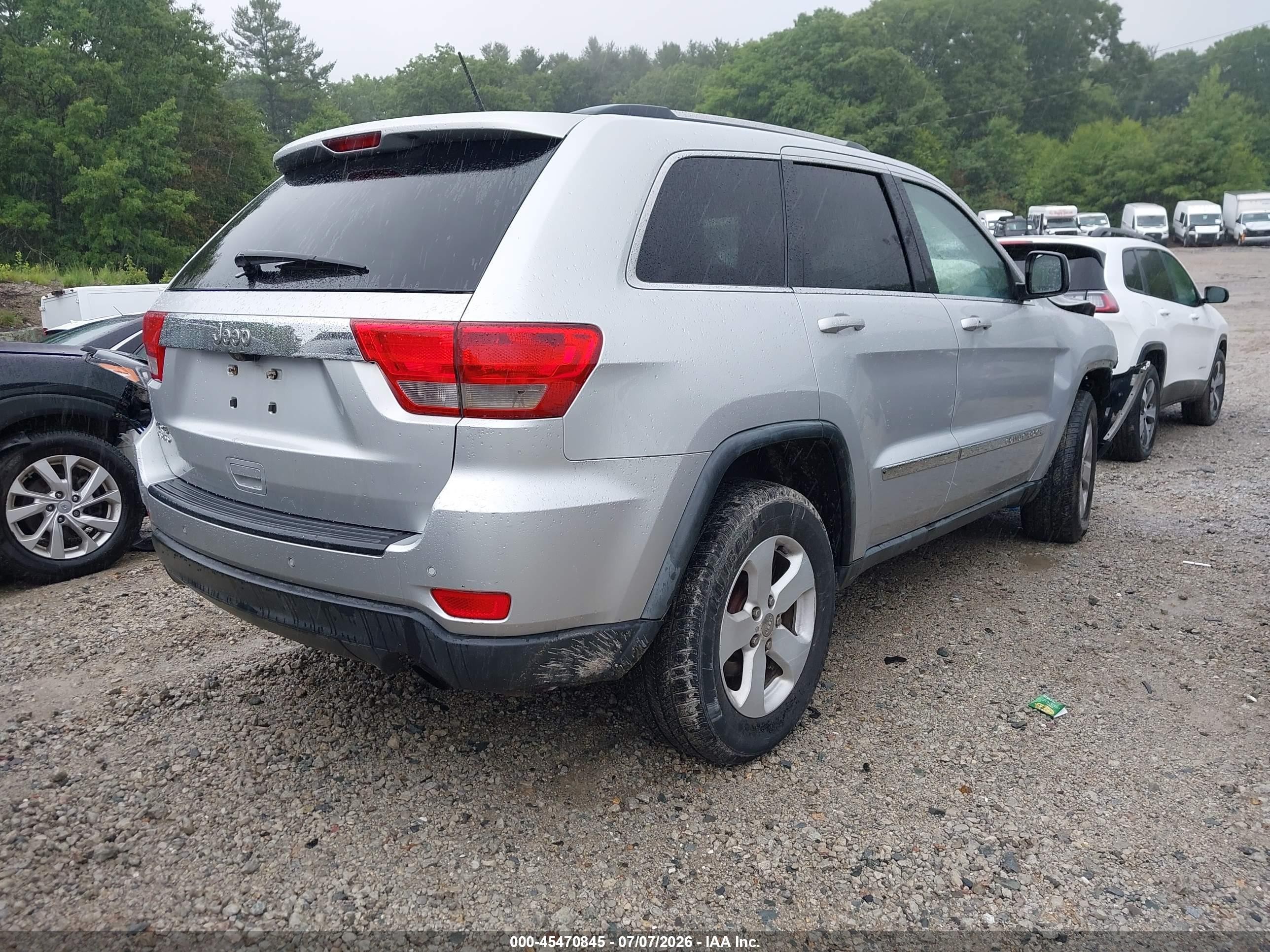 2011 Jeep Grand Cherokee Laredo Silver vin: 1J4RR4GG1BC522414