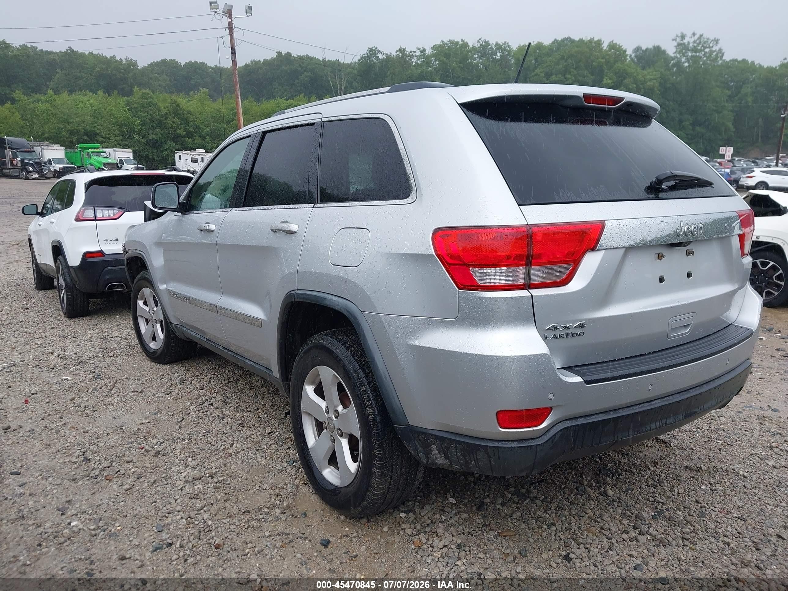 2011 Jeep Grand Cherokee Laredo Silver vin: 1J4RR4GG1BC522414