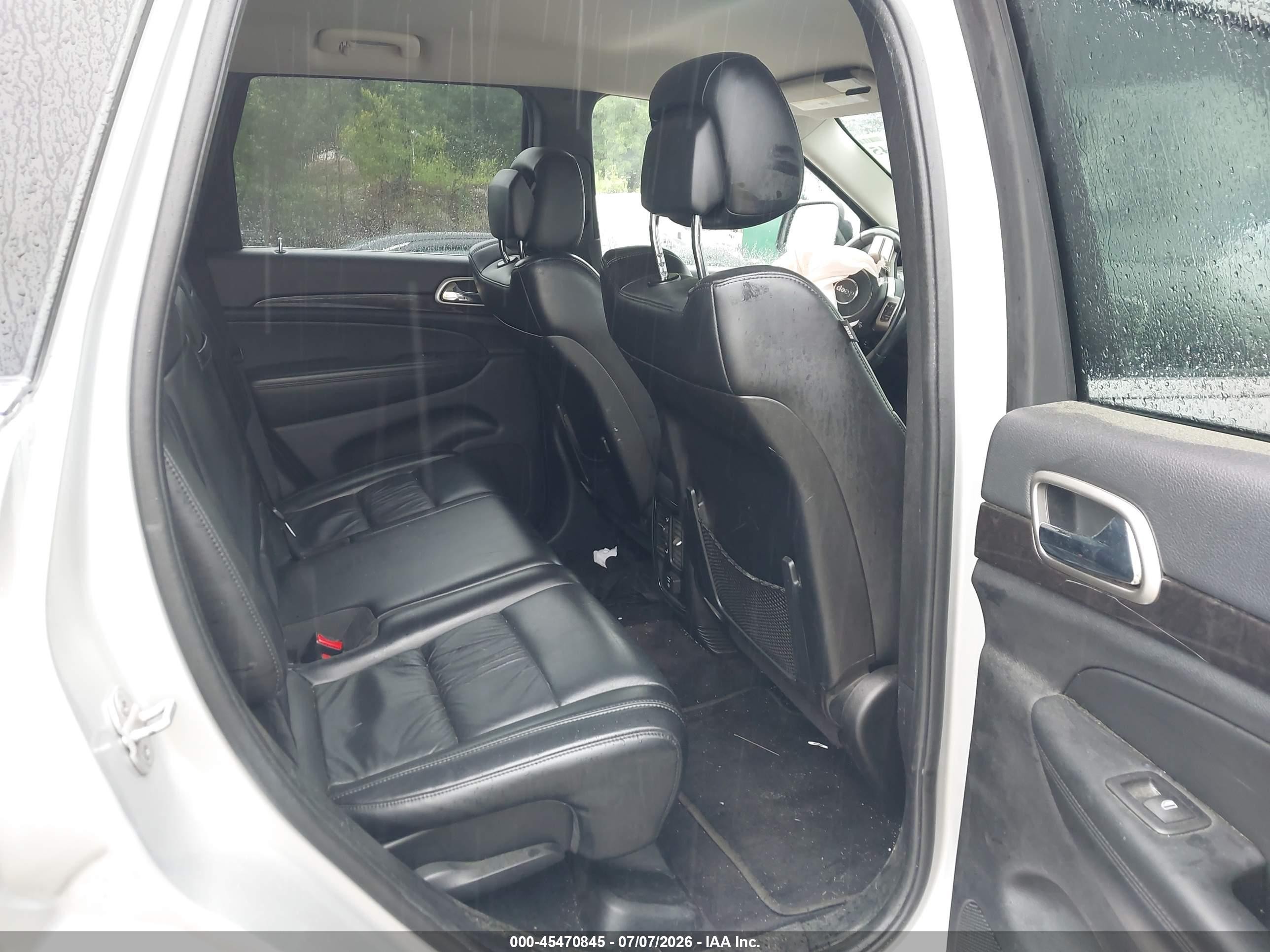 2011 Jeep Grand Cherokee Laredo Silver vin: 1J4RR4GG1BC522414