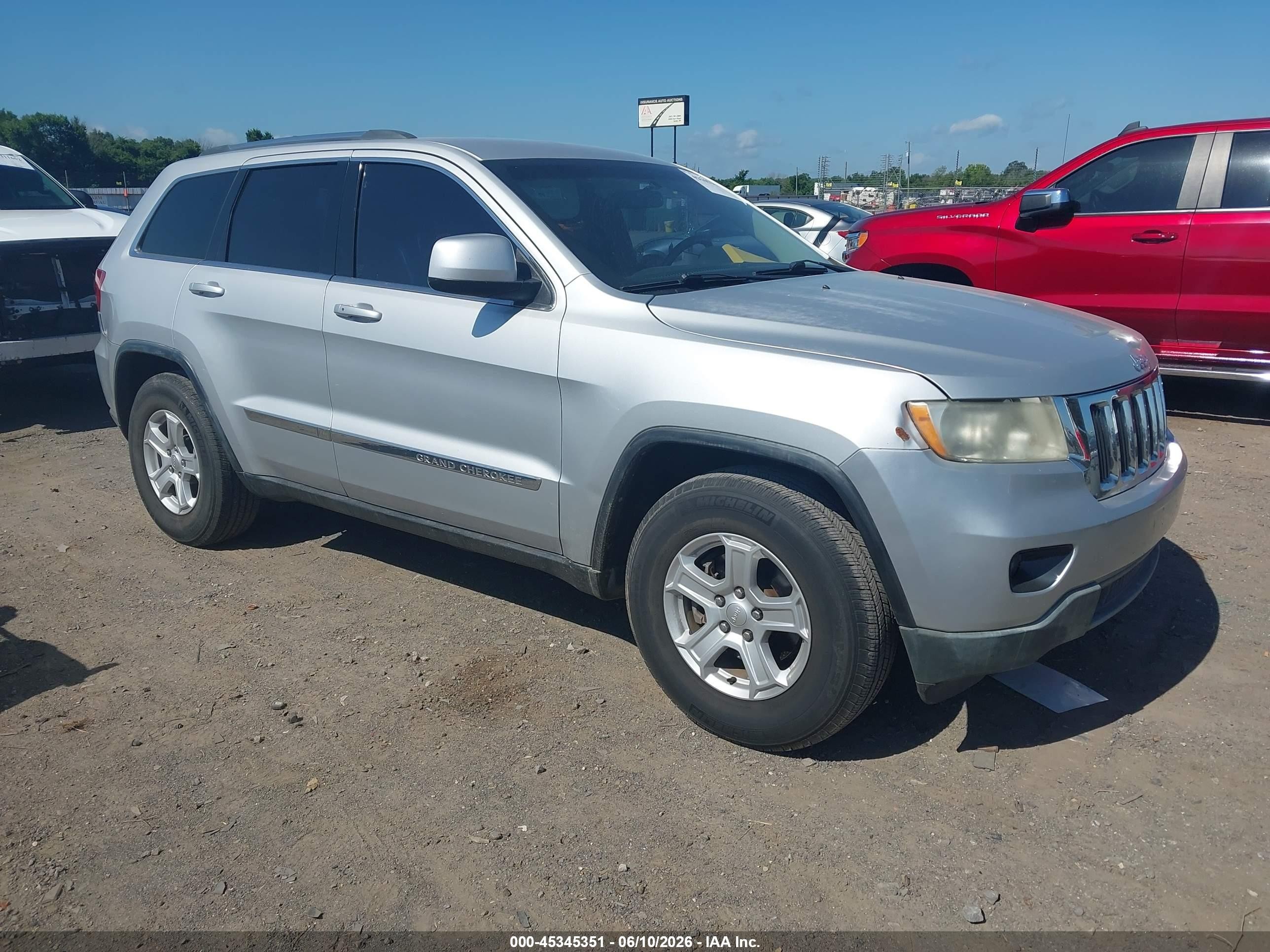 2011 Jeep Grand Cherokee Laredo Silver vin: 1J4RR4GG1BC546101