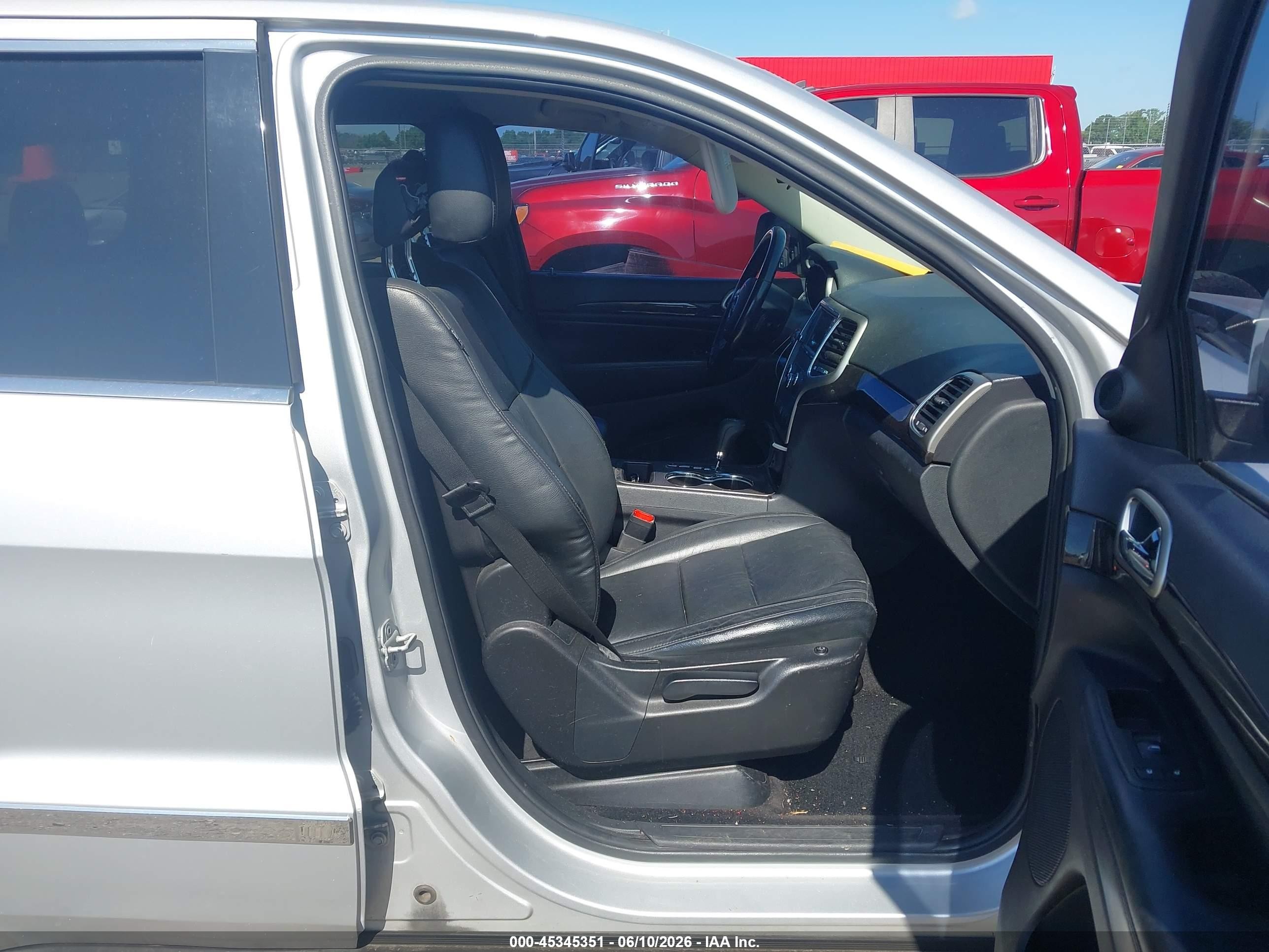 2011 Jeep Grand Cherokee Laredo Silver vin: 1J4RR4GG1BC546101