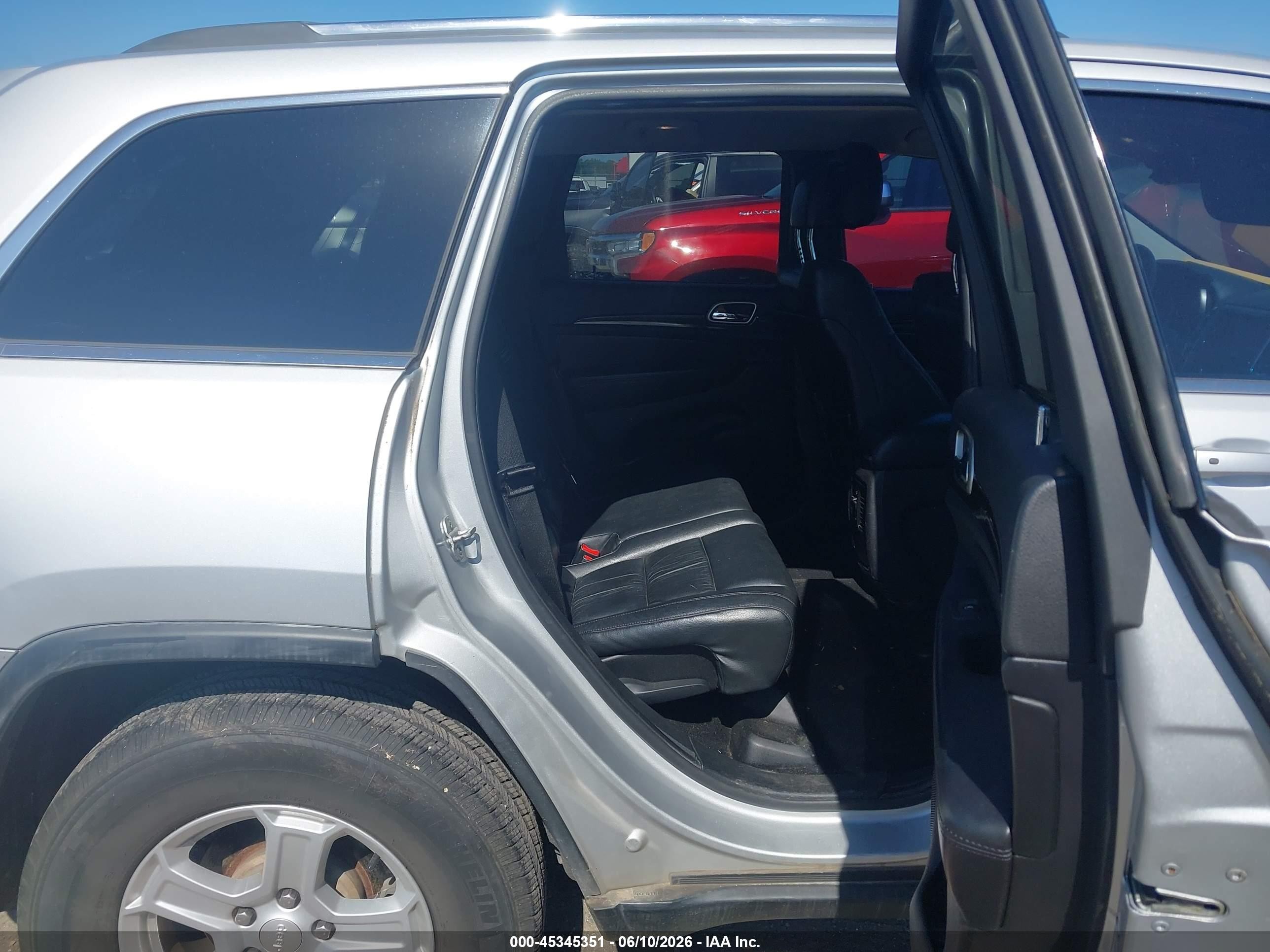 2011 Jeep Grand Cherokee Laredo Silver vin: 1J4RR4GG1BC546101