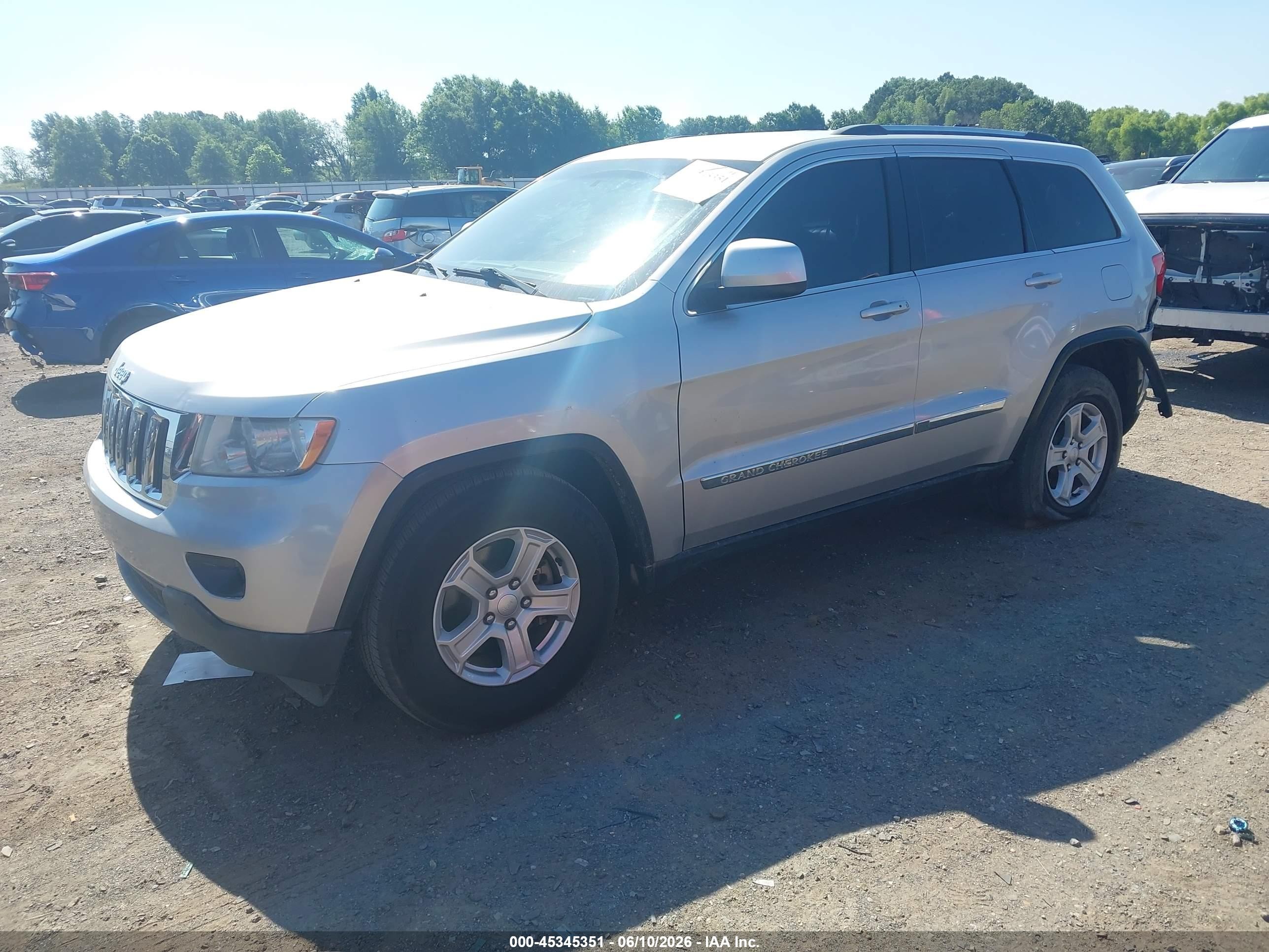 2011 Jeep Grand Cherokee Laredo Silver vin: 1J4RR4GG1BC546101
