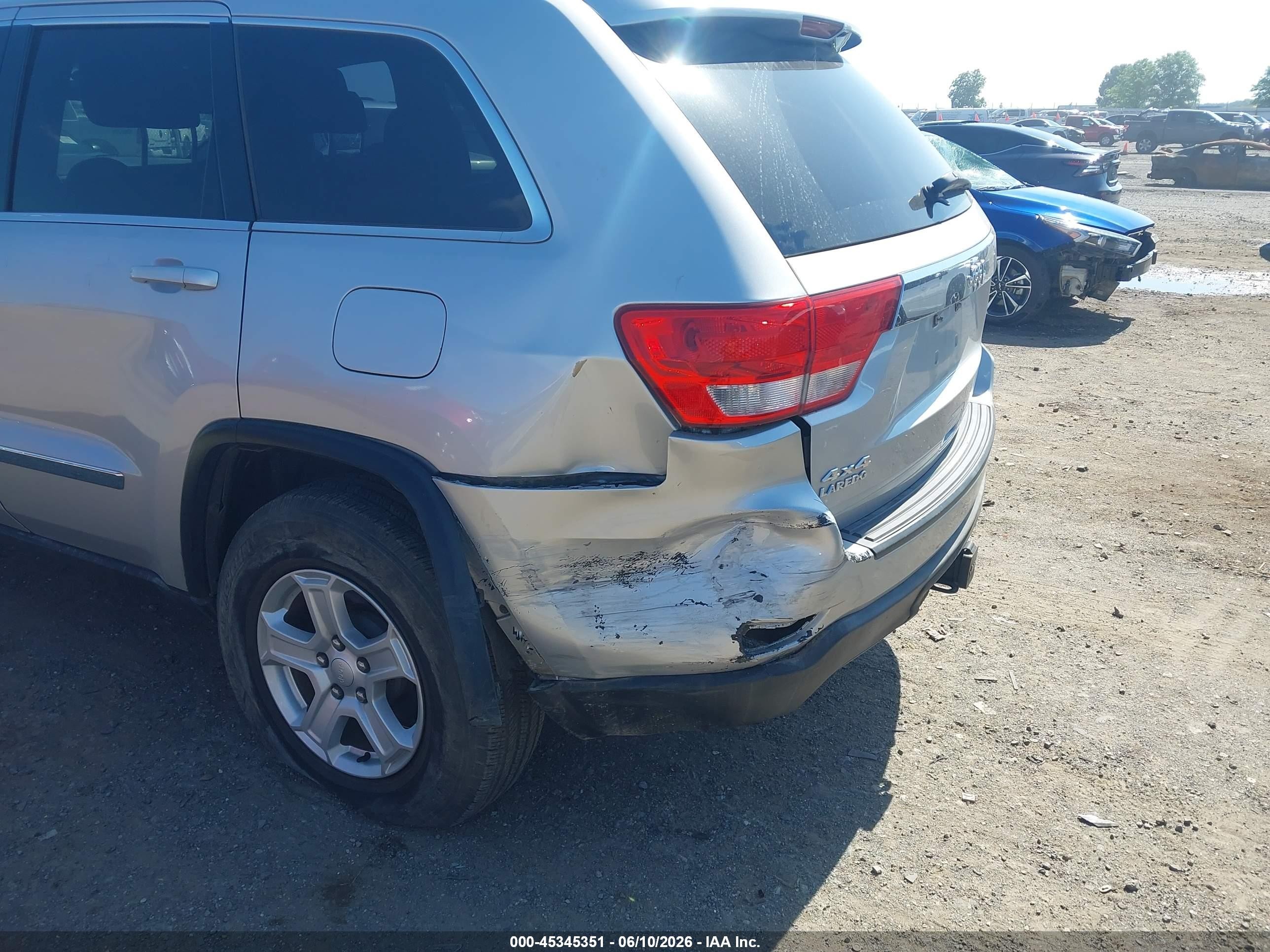 2011 Jeep Grand Cherokee Laredo Silver vin: 1J4RR4GG1BC546101