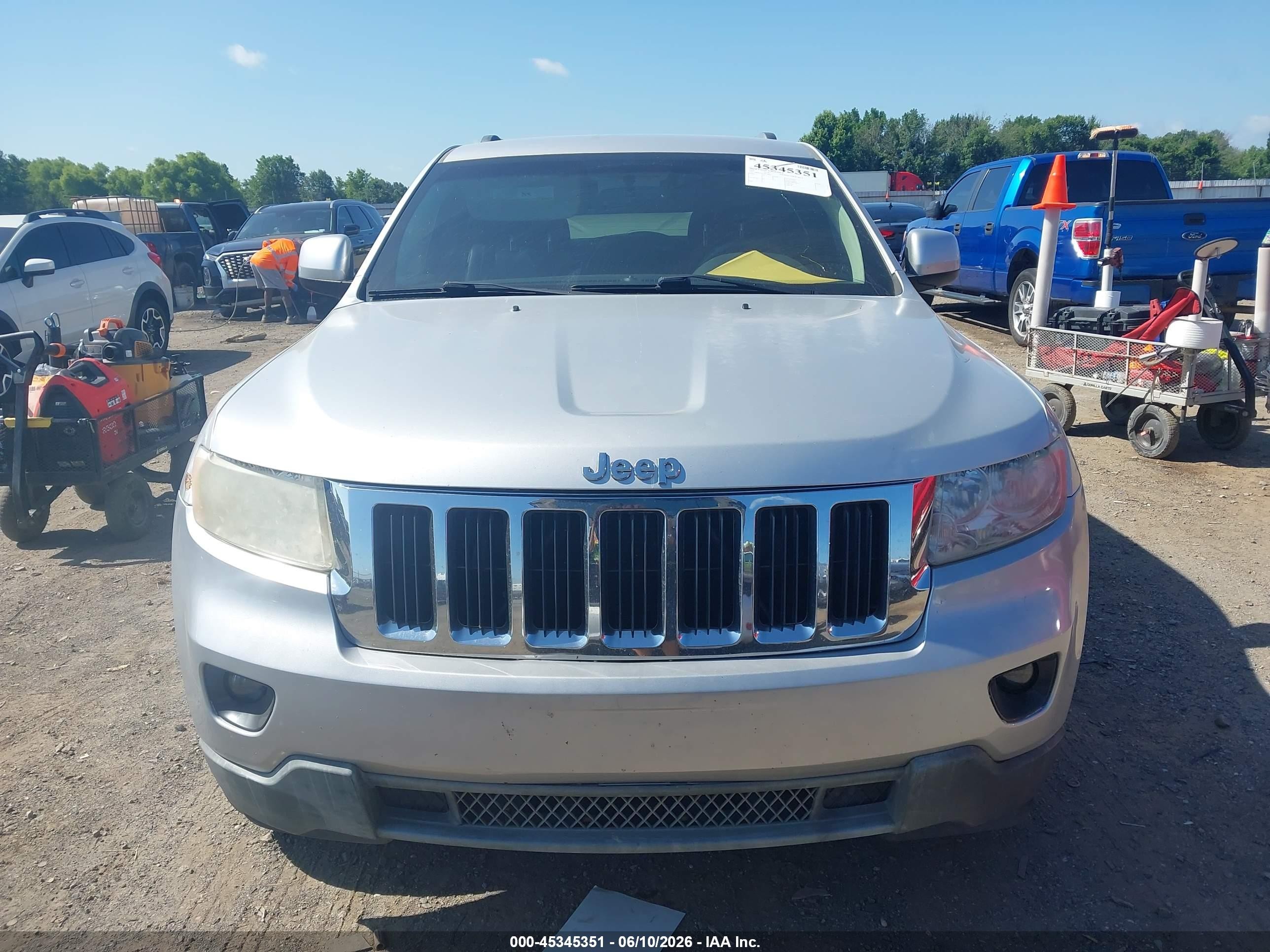 2011 Jeep Grand Cherokee Laredo Silver vin: 1J4RR4GG1BC546101