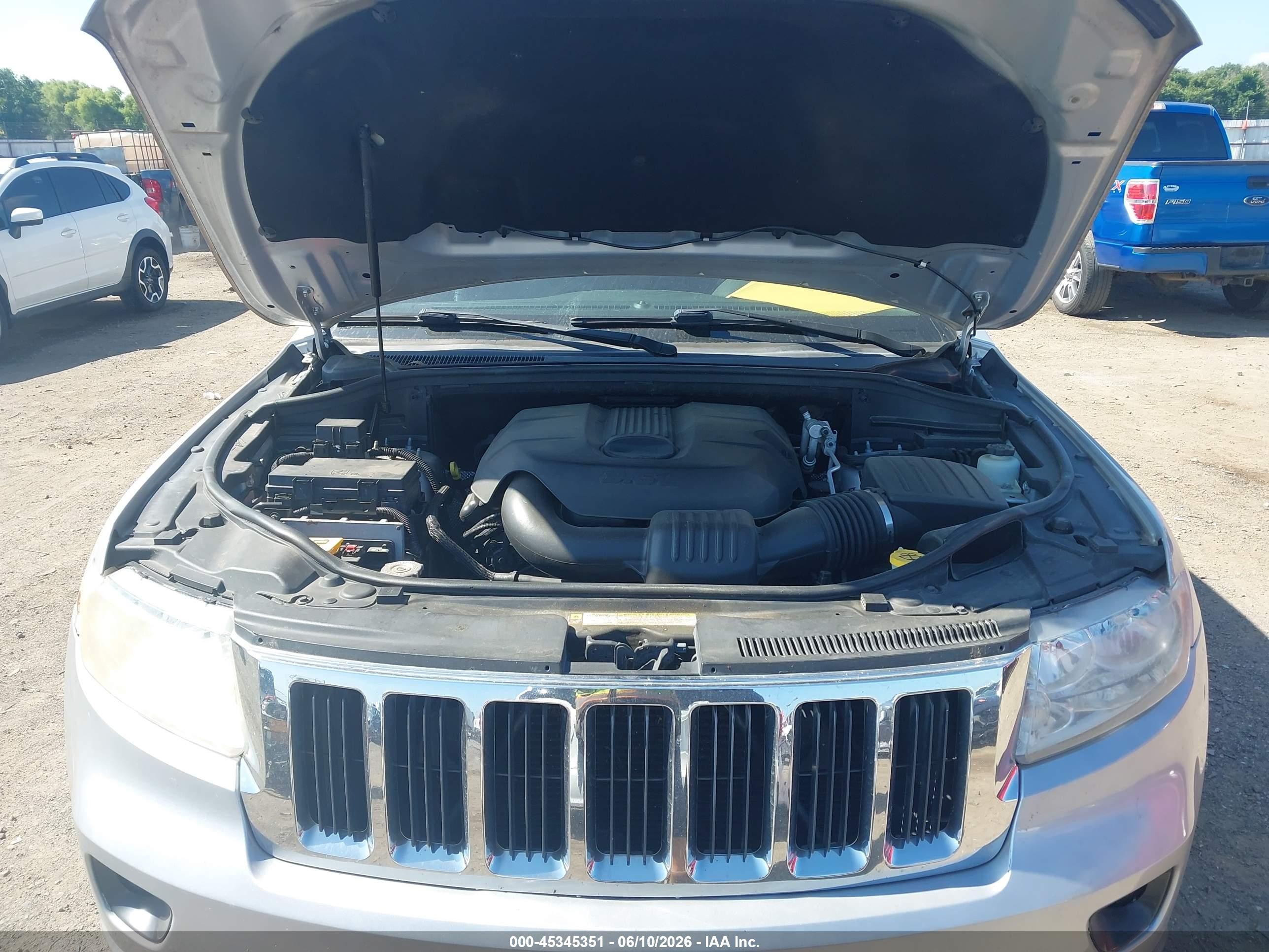 2011 Jeep Grand Cherokee Laredo Silver vin: 1J4RR4GG1BC546101