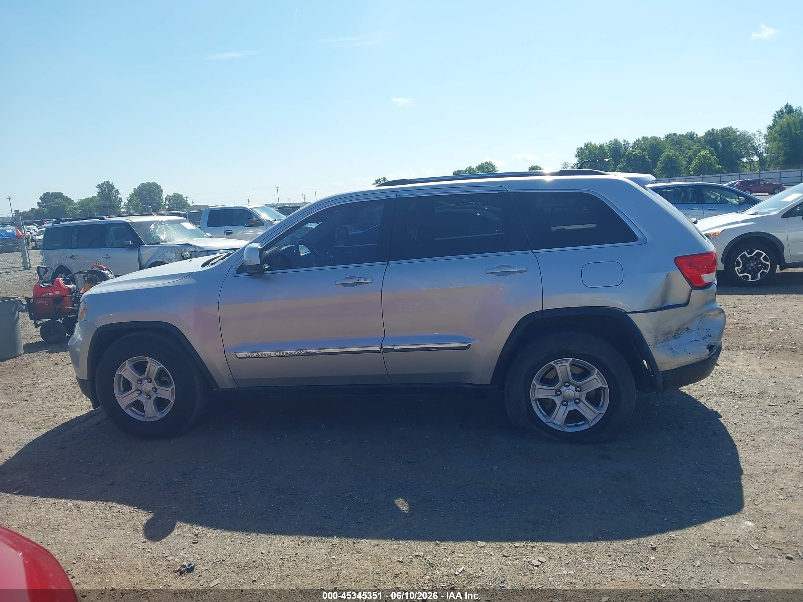 2011 Jeep Grand Cherokee Laredo Silver vin: 1J4RR4GG1BC546101