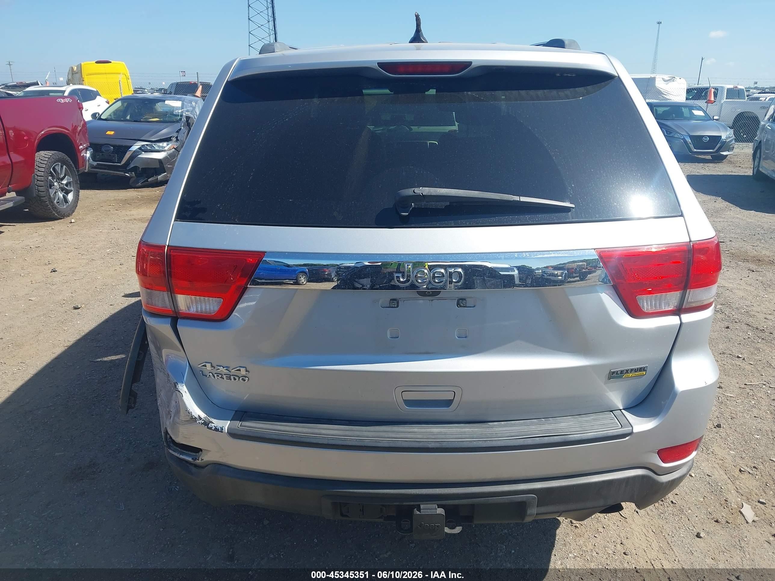 2011 Jeep Grand Cherokee Laredo Silver vin: 1J4RR4GG1BC546101