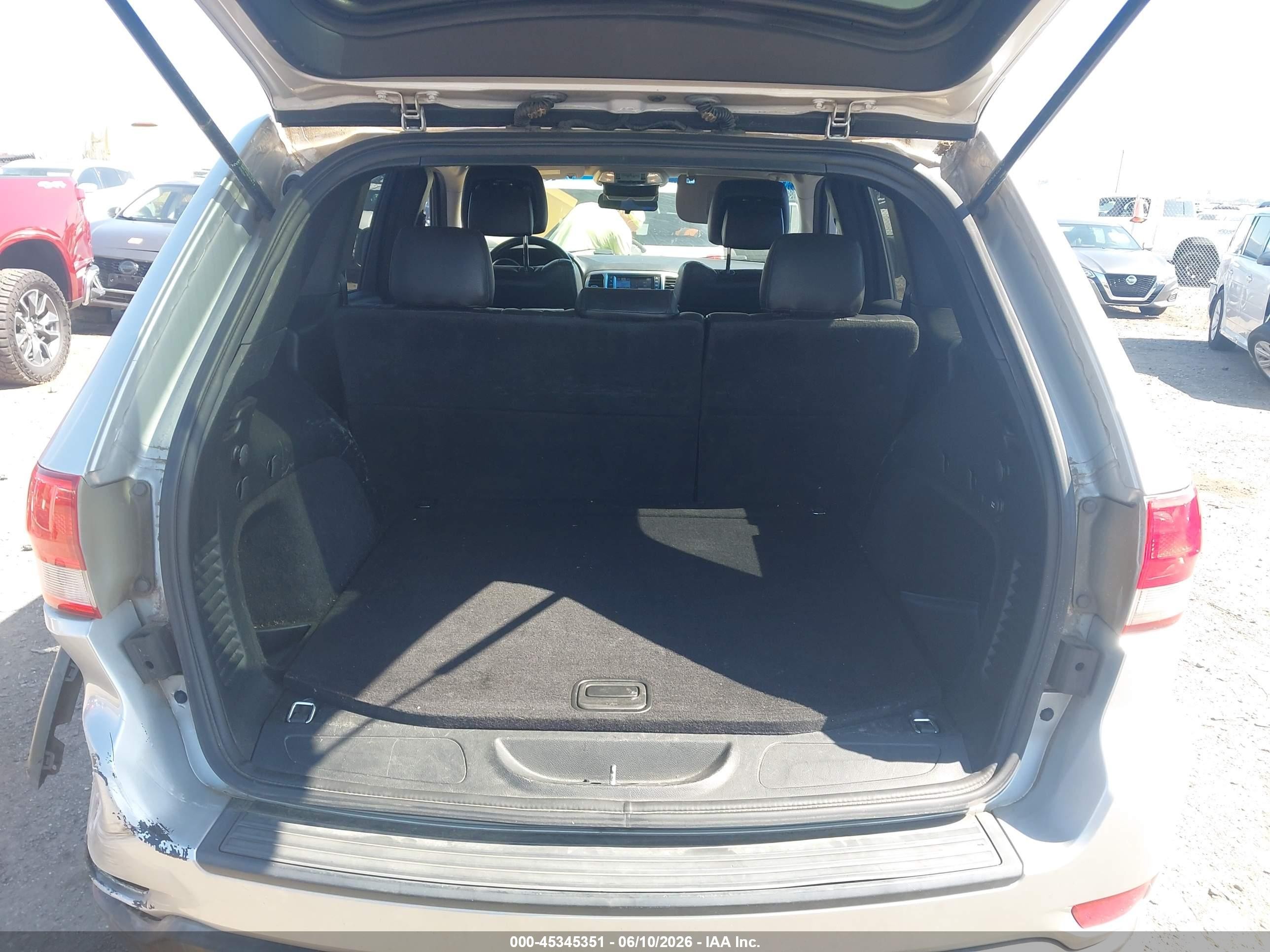 2011 Jeep Grand Cherokee Laredo Silver vin: 1J4RR4GG1BC546101