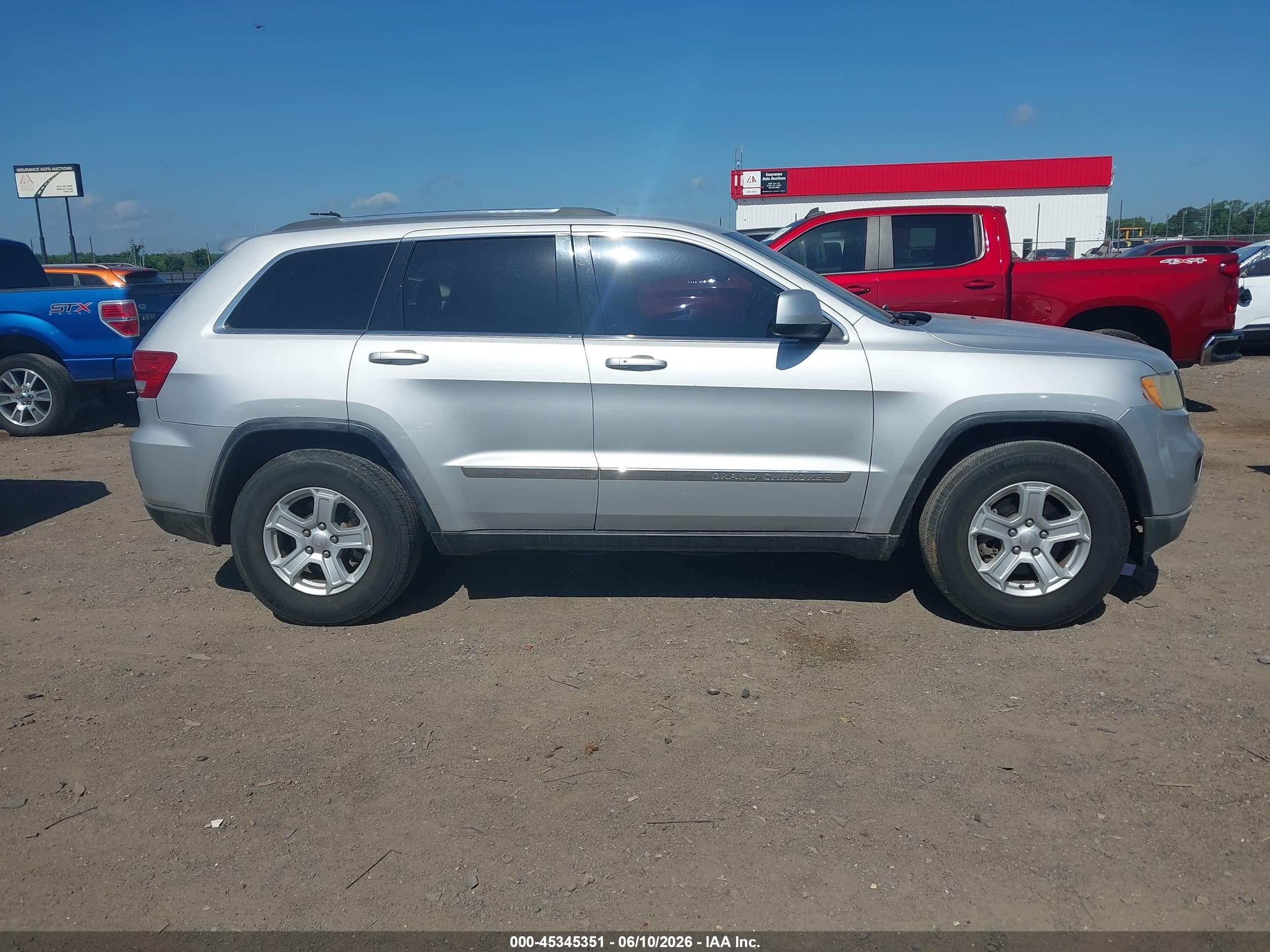 2011 Jeep Grand Cherokee Laredo Silver vin: 1J4RR4GG1BC546101