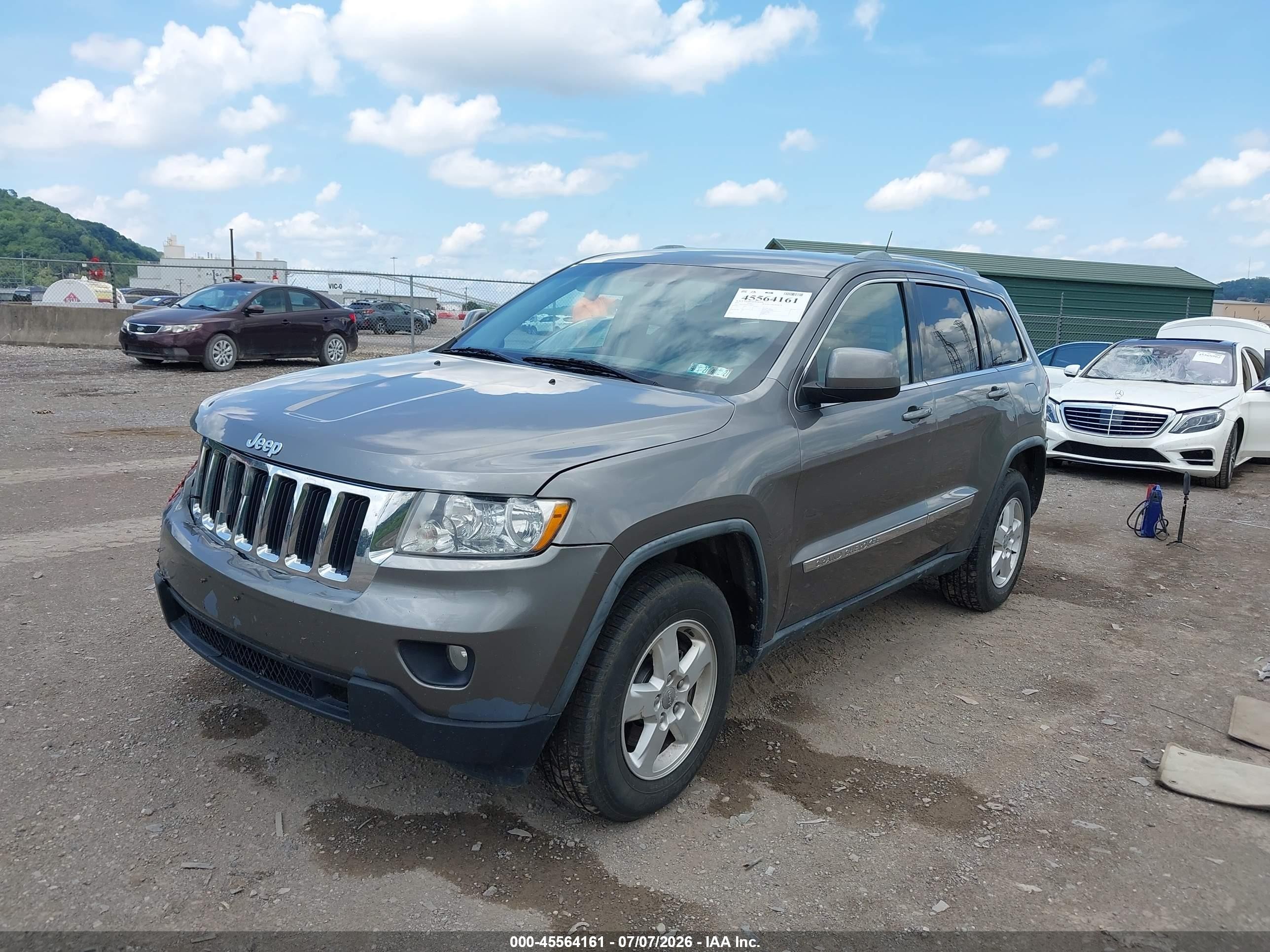 2011 Jeep Grand Cherokee Laredo Gray vin: 1J4RR4GG1BC576845