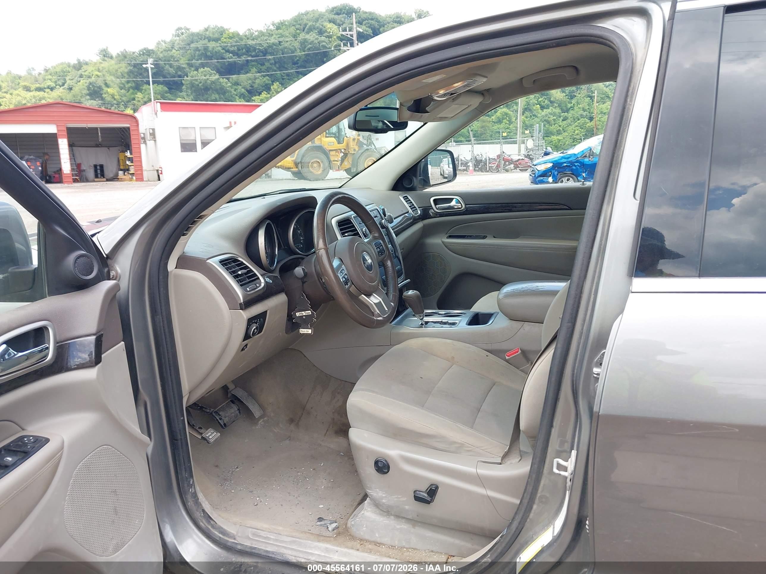 2011 Jeep Grand Cherokee Laredo Gray vin: 1J4RR4GG1BC576845