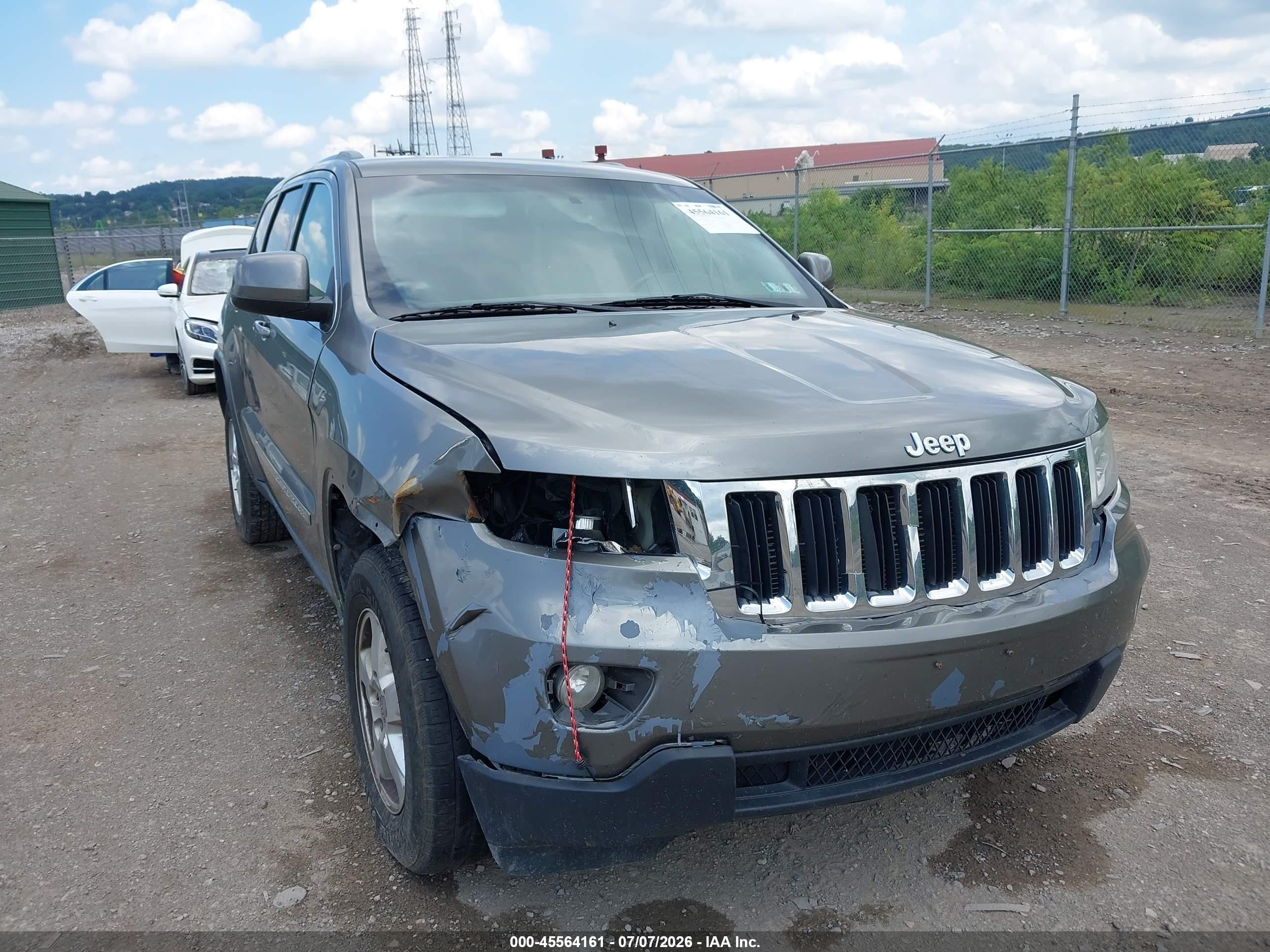 2011 Jeep Grand Cherokee Laredo Gray vin: 1J4RR4GG1BC576845