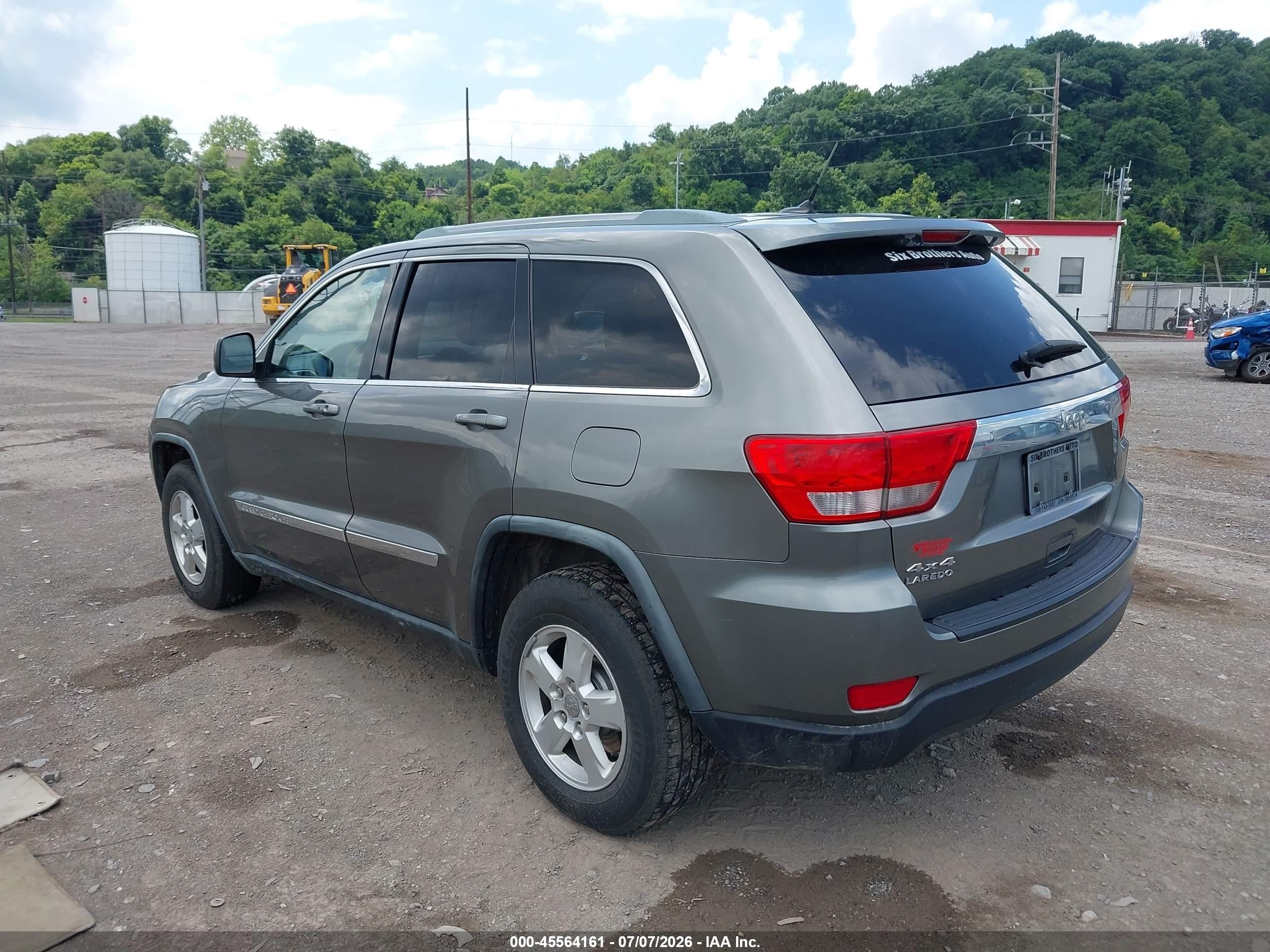 2011 Jeep Grand Cherokee Laredo Gray vin: 1J4RR4GG1BC576845