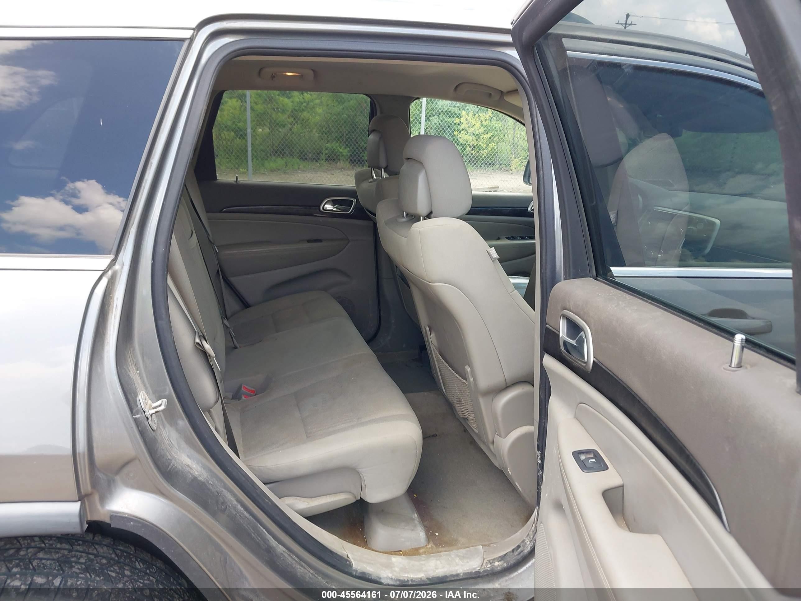 2011 Jeep Grand Cherokee Laredo Gray vin: 1J4RR4GG1BC576845