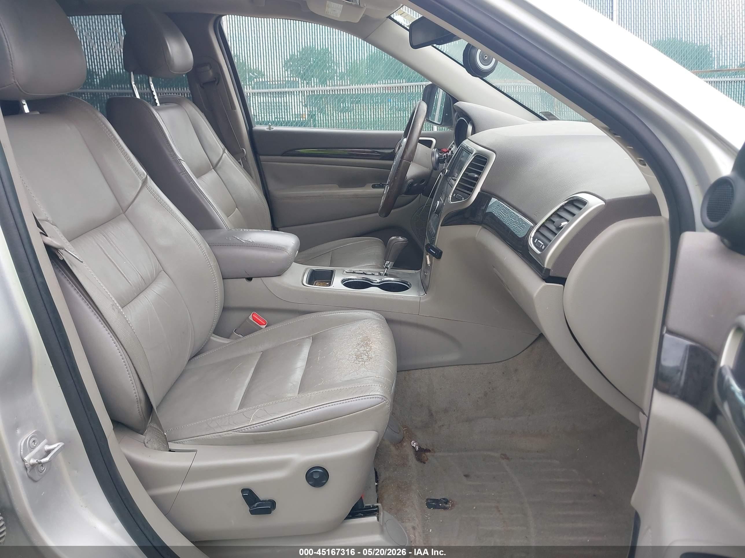 2011 Jeep Grand Cherokee Laredo Silver vin: 1J4RR4GG1BC609522