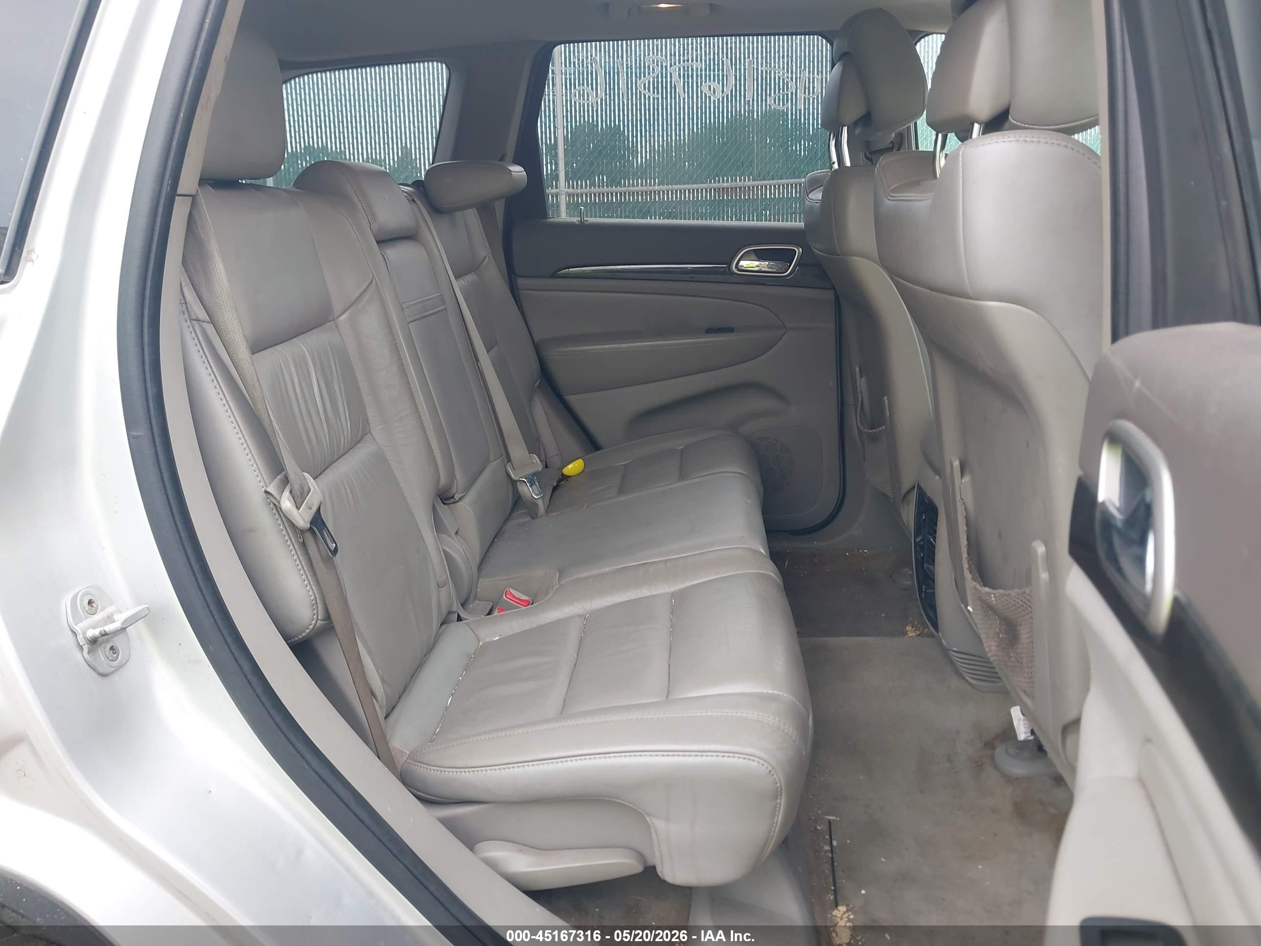 2011 Jeep Grand Cherokee Laredo Silver vin: 1J4RR4GG1BC609522