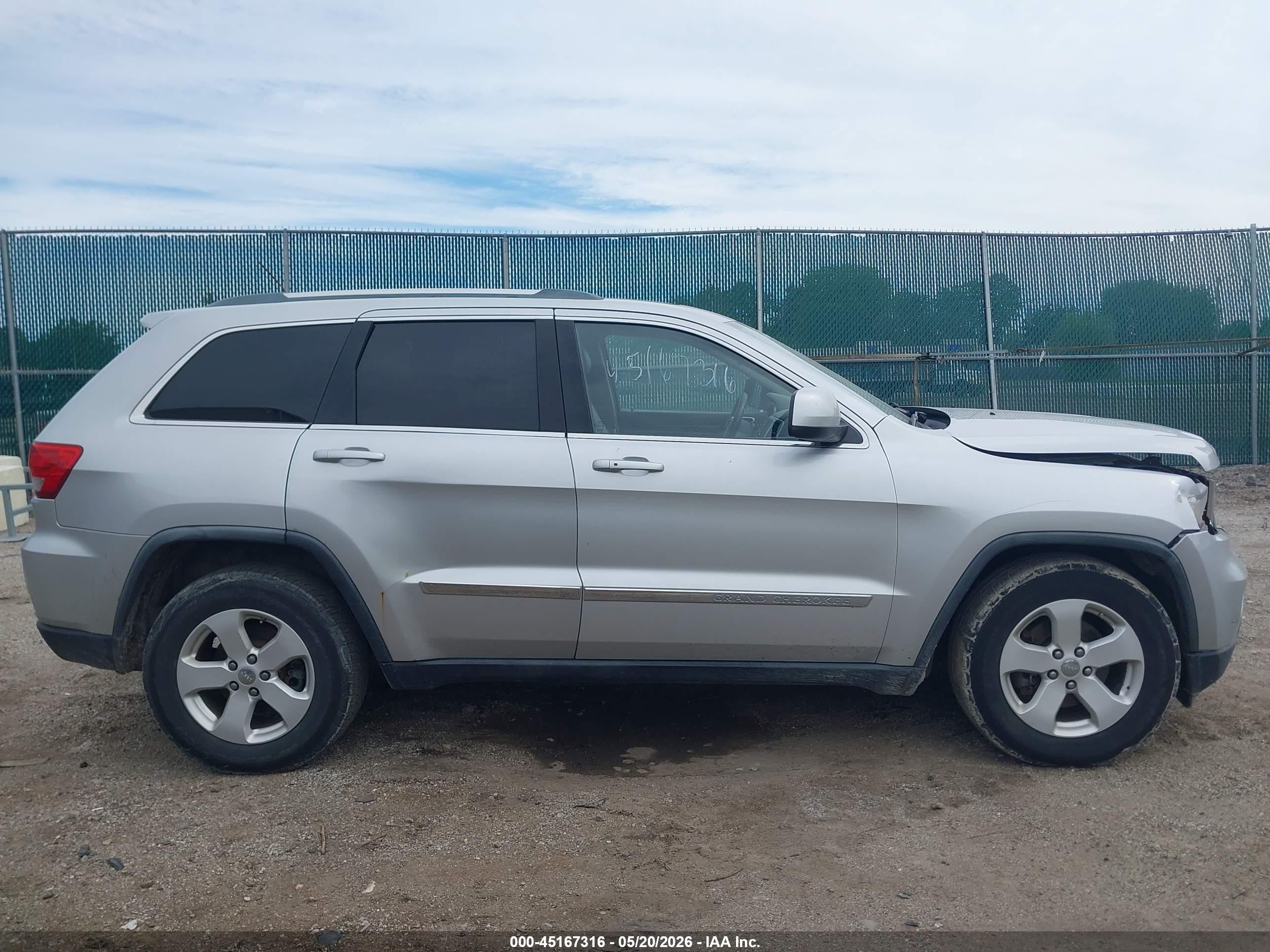2011 Jeep Grand Cherokee Laredo Silver vin: 1J4RR4GG1BC609522