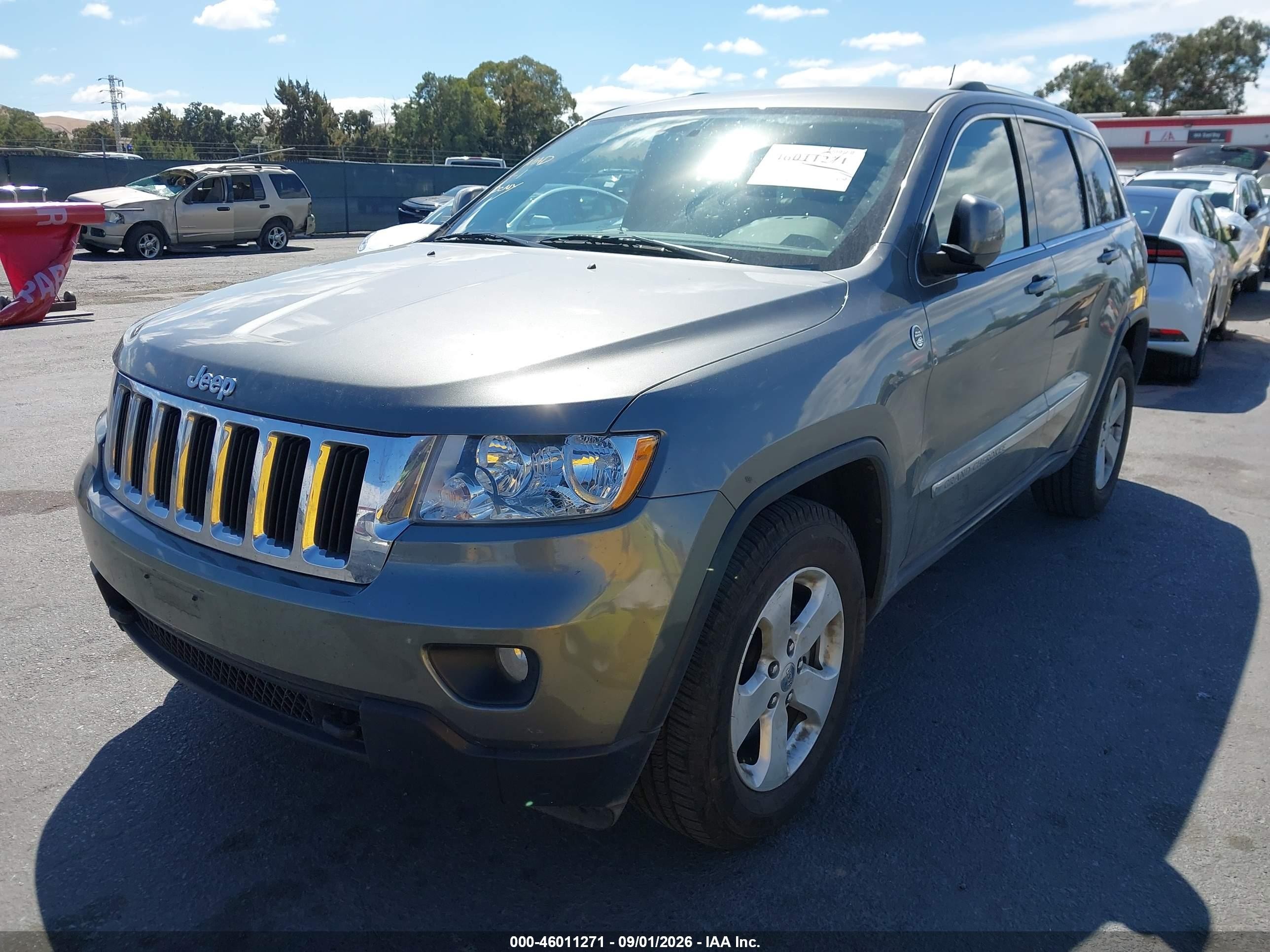 2011 Jeep Grand Cherokee Laredo Gray vin: 1J4RR4GG1BC614607