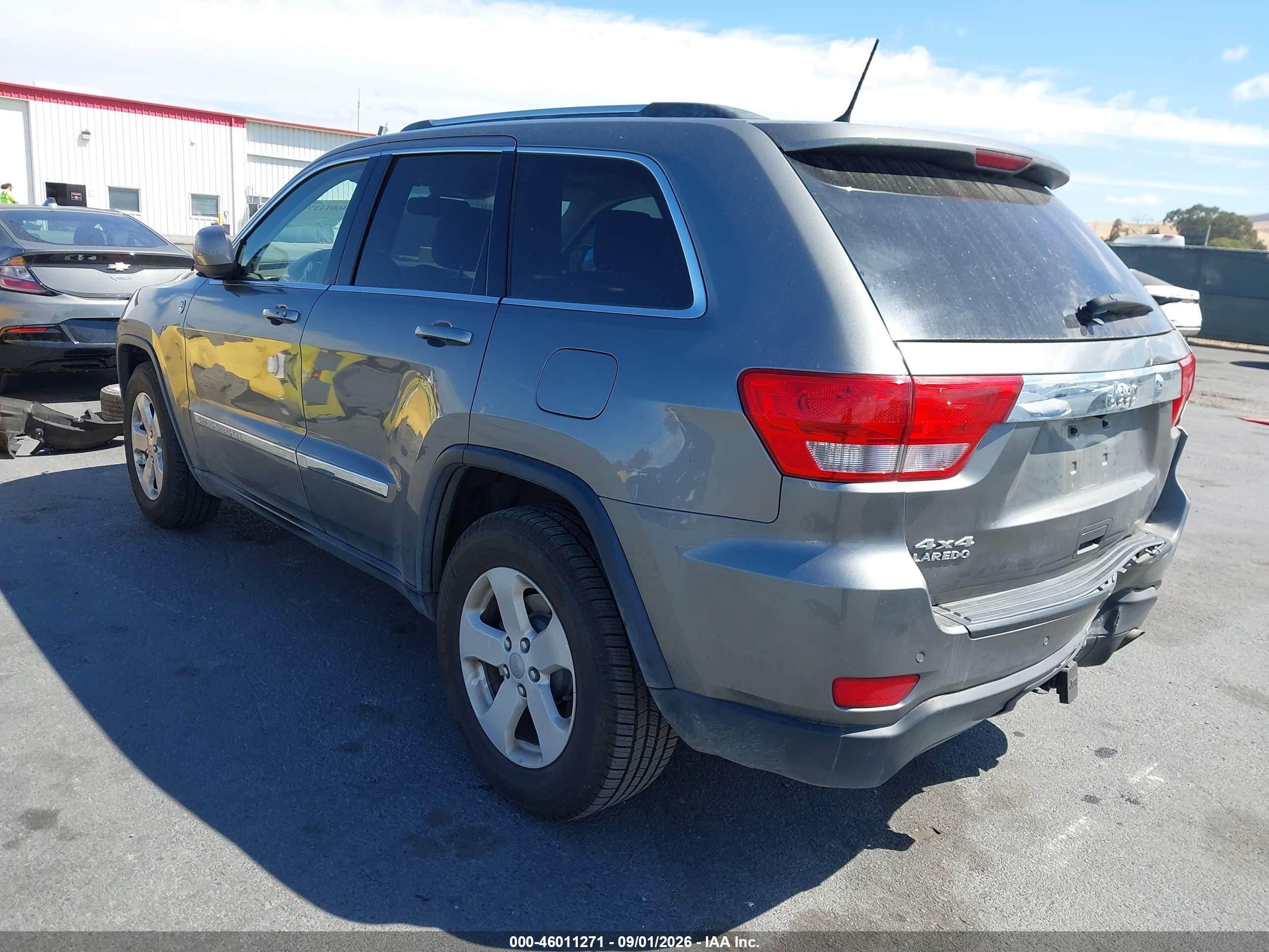2011 Jeep Grand Cherokee Laredo Gray vin: 1J4RR4GG1BC614607