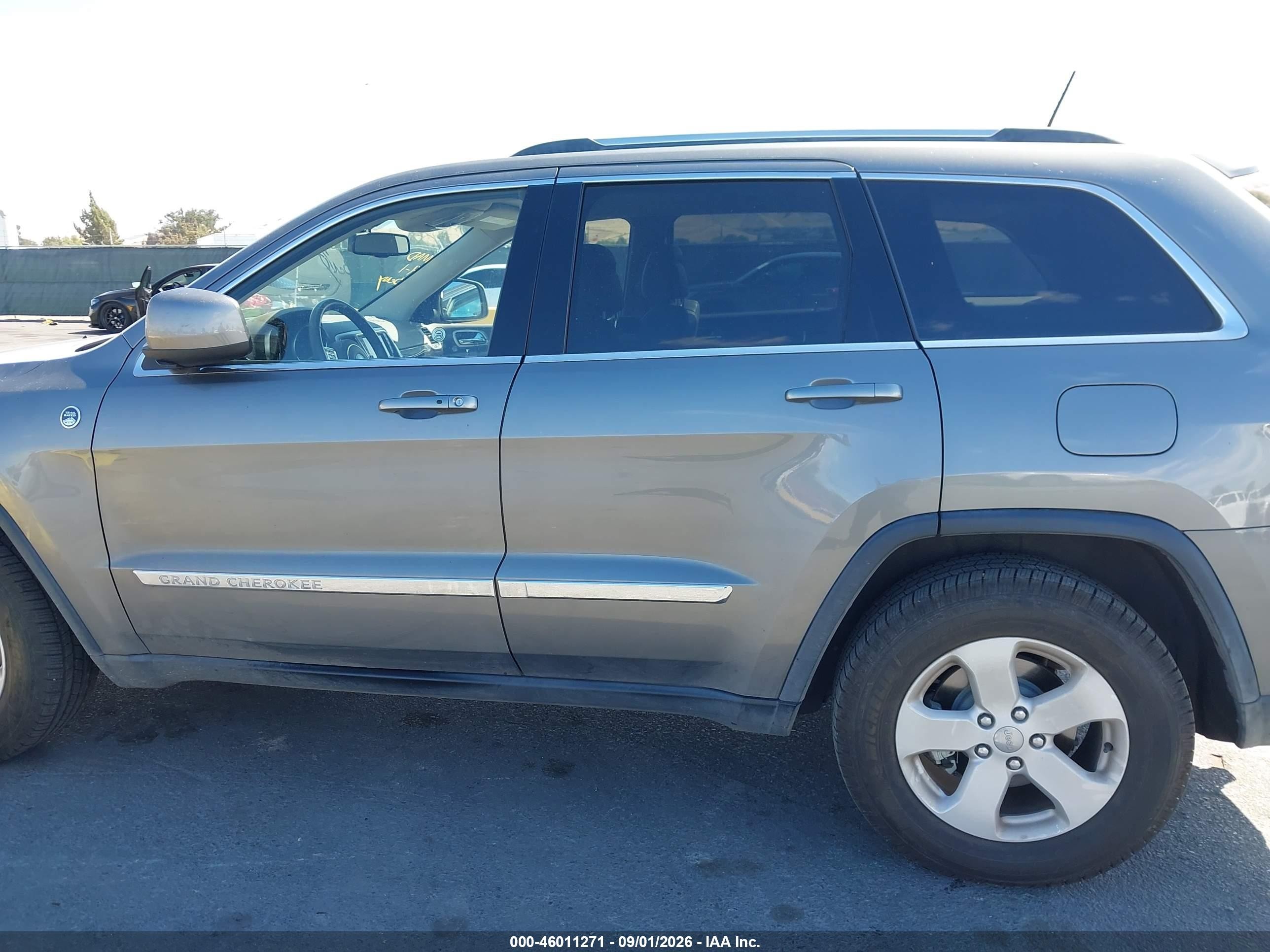 2011 Jeep Grand Cherokee Laredo Gray vin: 1J4RR4GG1BC614607
