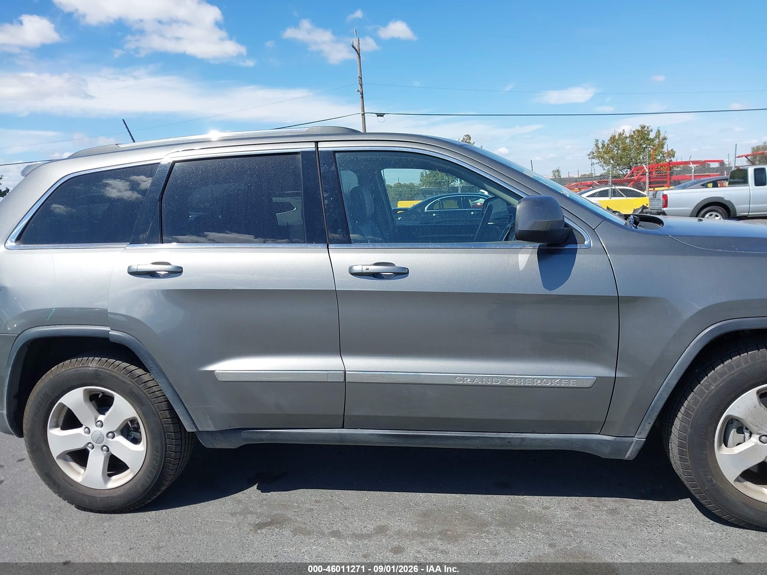 2011 Jeep Grand Cherokee Laredo Gray vin: 1J4RR4GG1BC614607