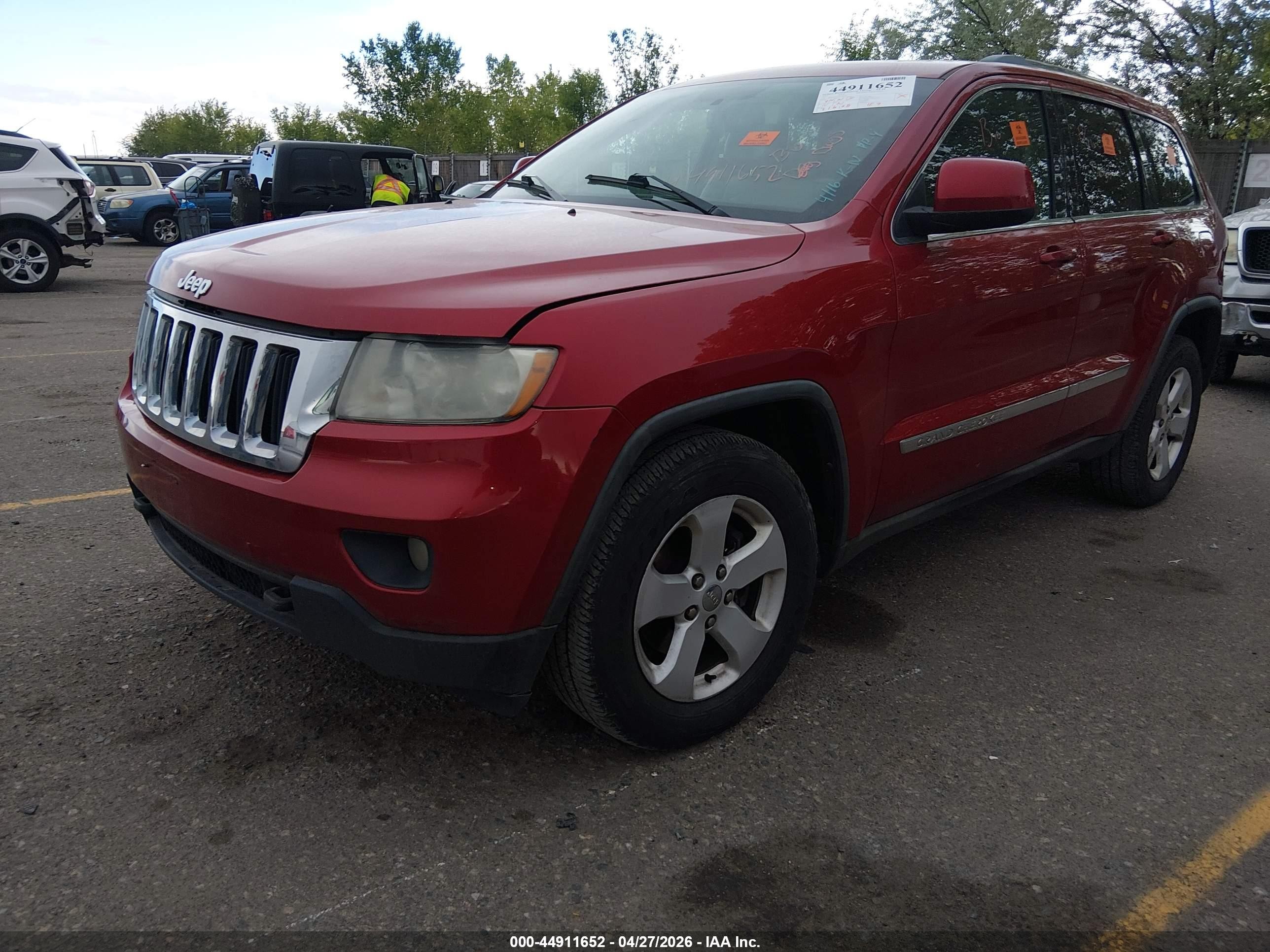 2011 Jeep Grand Cherokee Laredo Red vin: 1J4RR4GG1BC680932