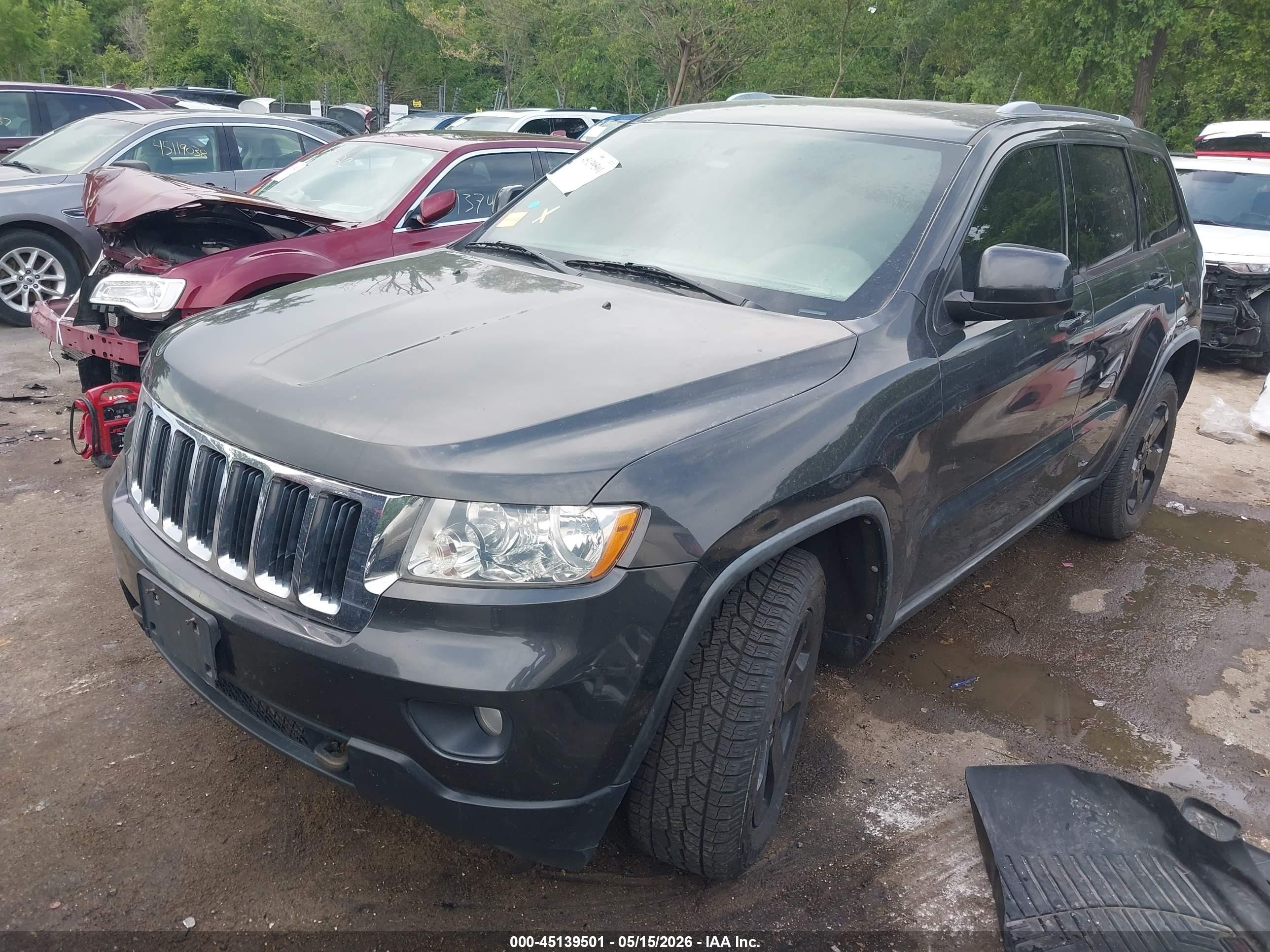 2011 Jeep Grand Cherokee Laredo Gray vin: 1J4RR4GG1BC738151