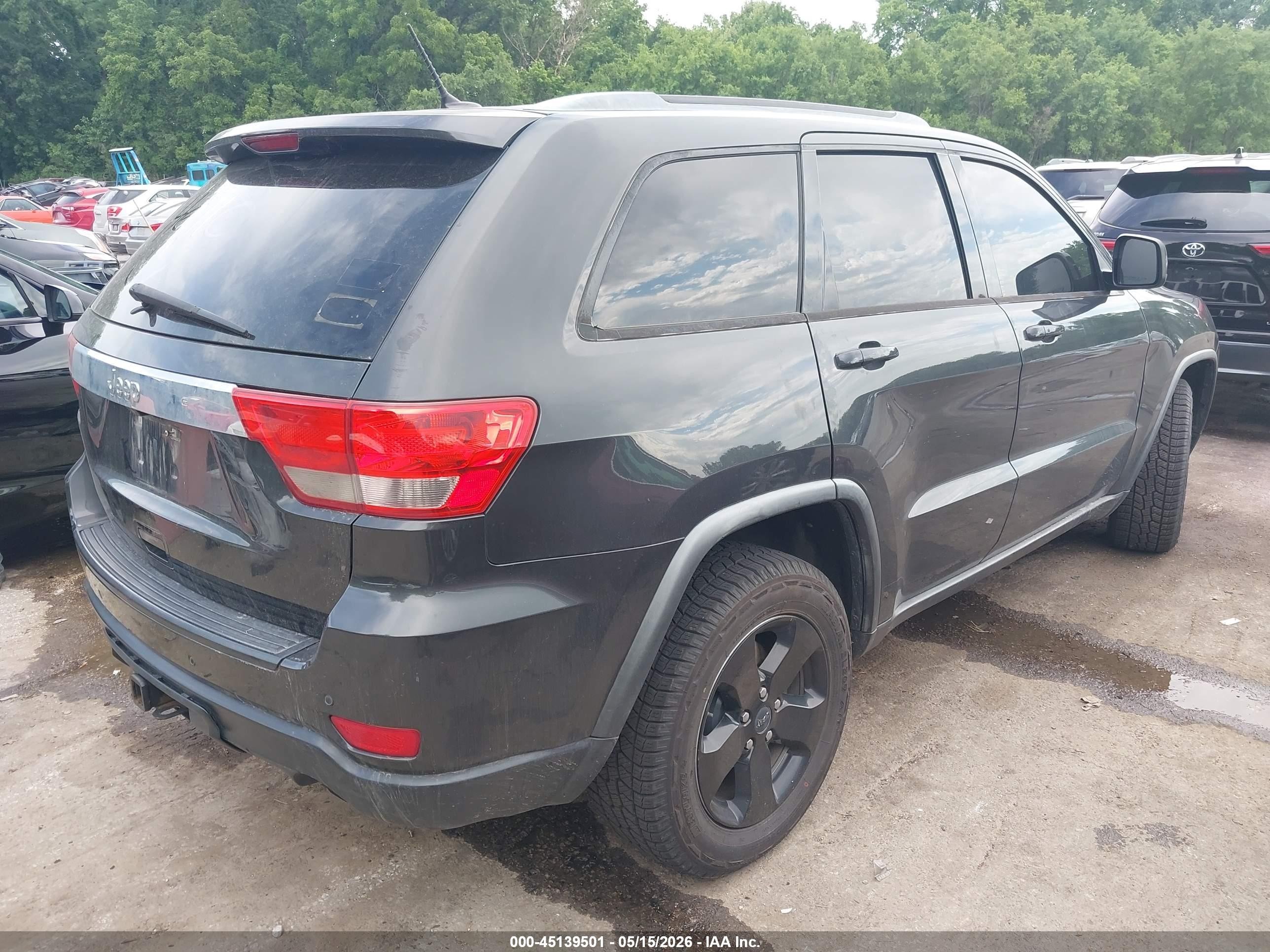 2011 Jeep Grand Cherokee Laredo Gray vin: 1J4RR4GG1BC738151
