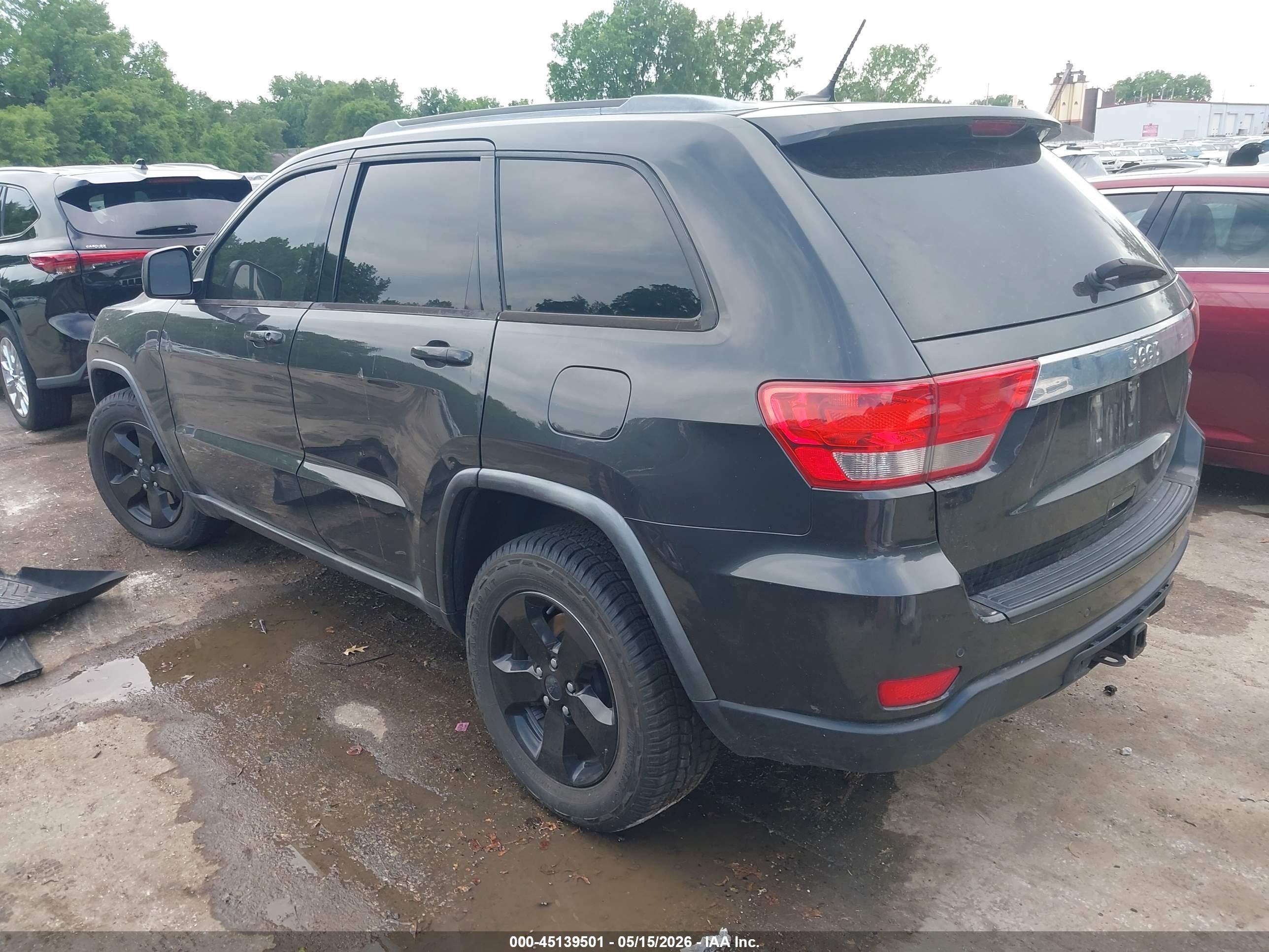 2011 Jeep Grand Cherokee Laredo Gray vin: 1J4RR4GG1BC738151