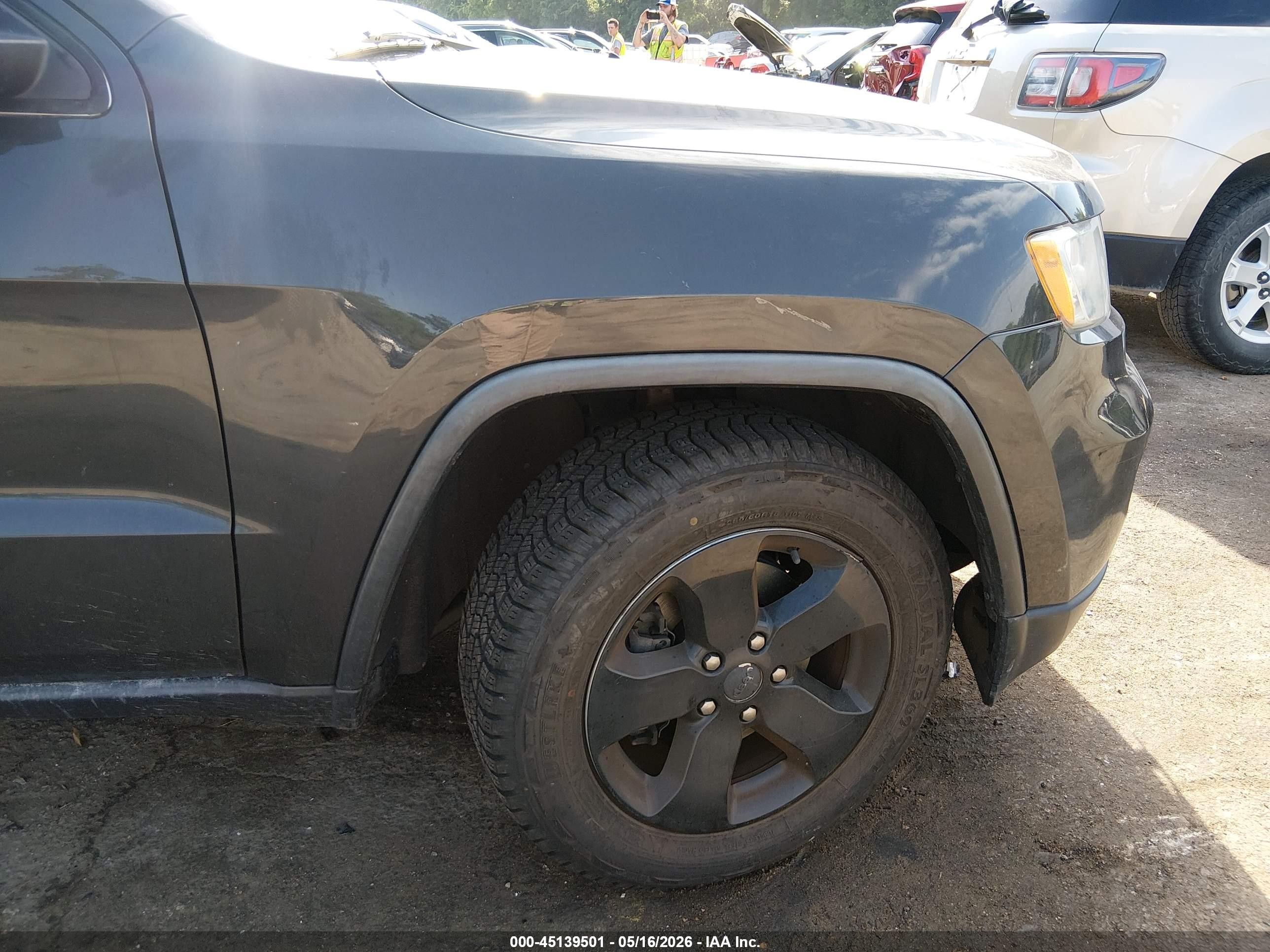 2011 Jeep Grand Cherokee Laredo Gray vin: 1J4RR4GG1BC738151