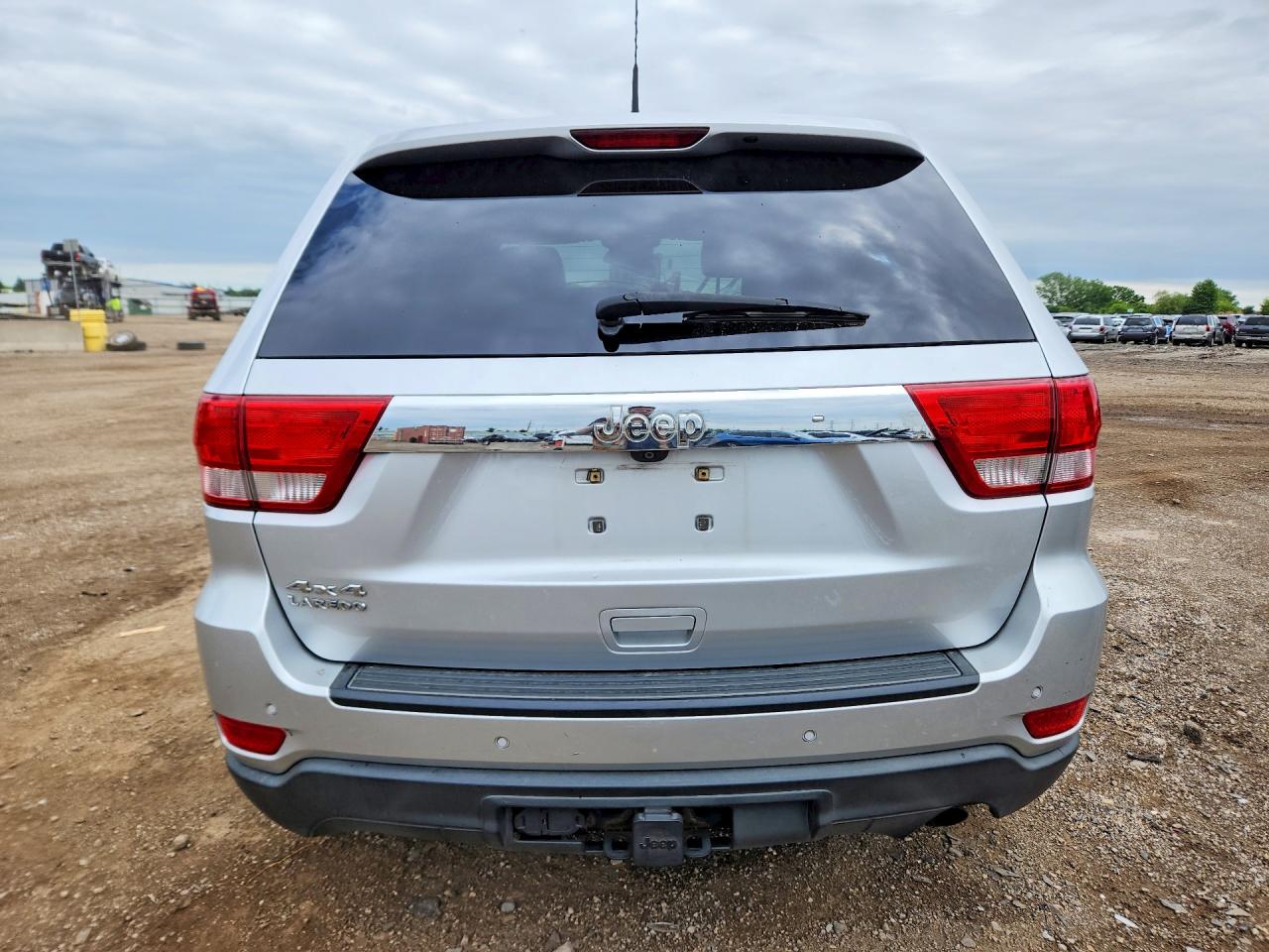 2011 Jeep Grand Cherokee Laredo Silver vin: 1J4RR4GG2BC510790