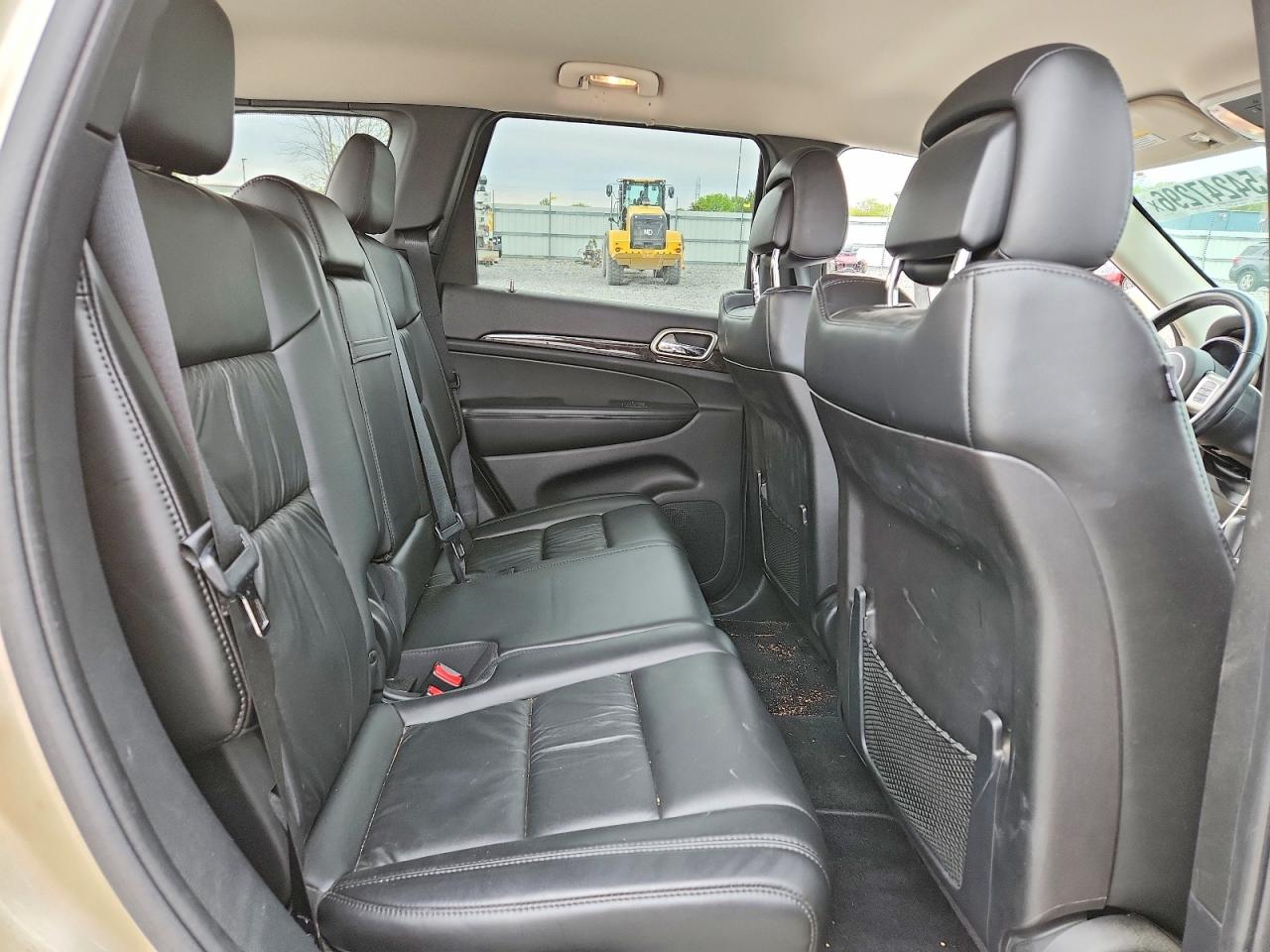 2011 Jeep Grand Cherokee Laredo Beige vin: 1J4RR4GG2BC557849