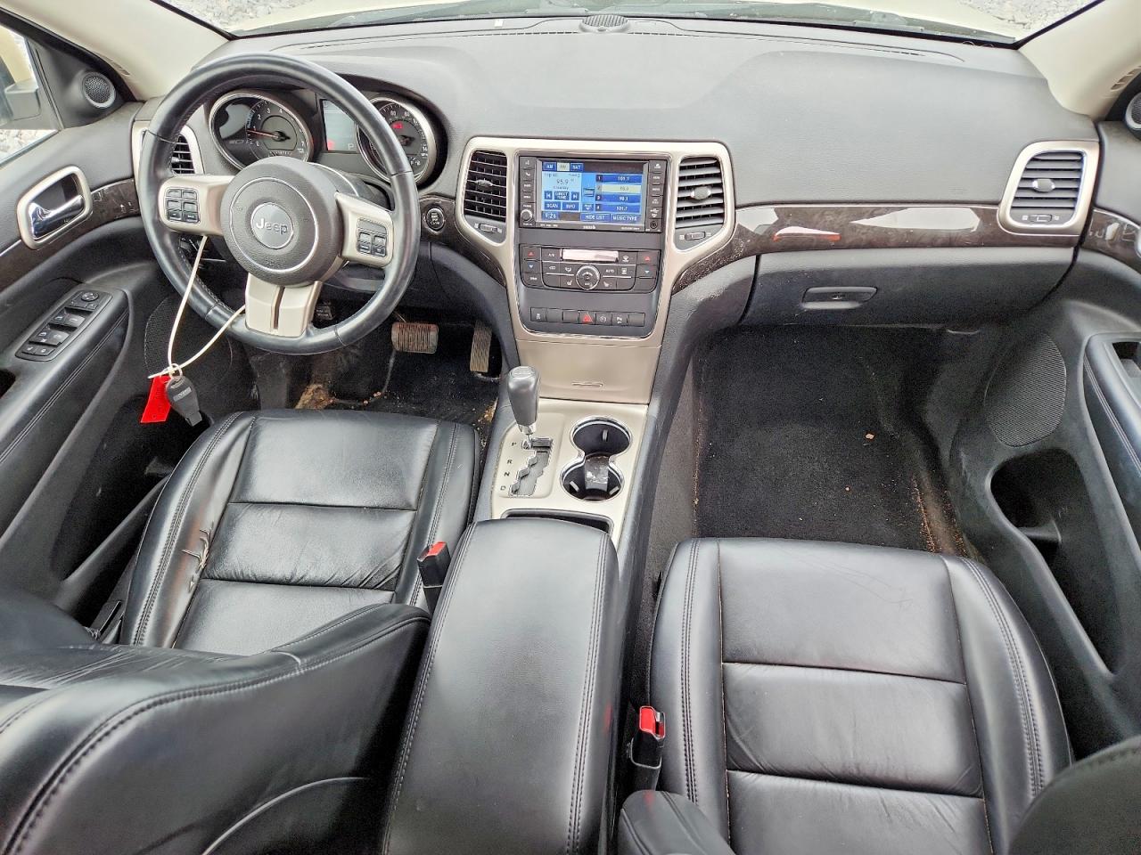 2011 Jeep Grand Cherokee Laredo Beige vin: 1J4RR4GG2BC557849