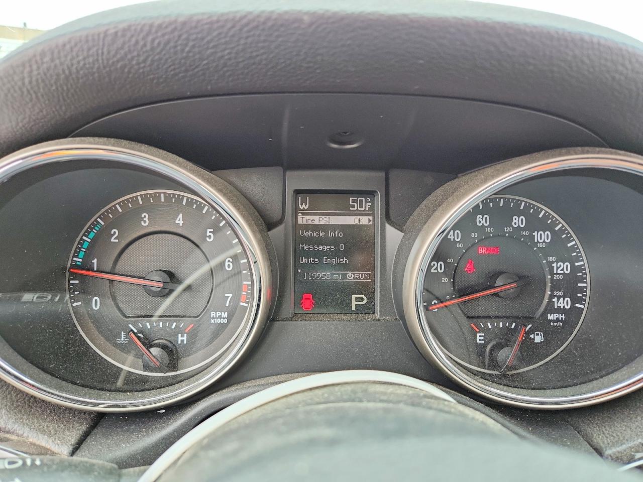 2011 Jeep Grand Cherokee Laredo Beige vin: 1J4RR4GG2BC557849