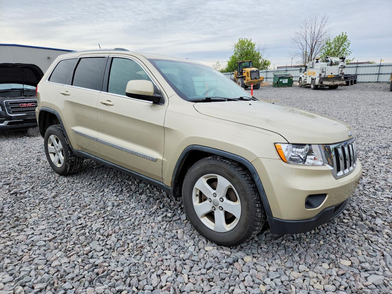 2011 Jeep Grand Cherokee Laredo Beige vin: 1J4RR4GG2BC557849