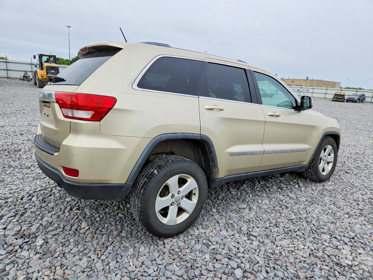 2011 Jeep Grand Cherokee Laredo Beige vin: 1J4RR4GG2BC557849