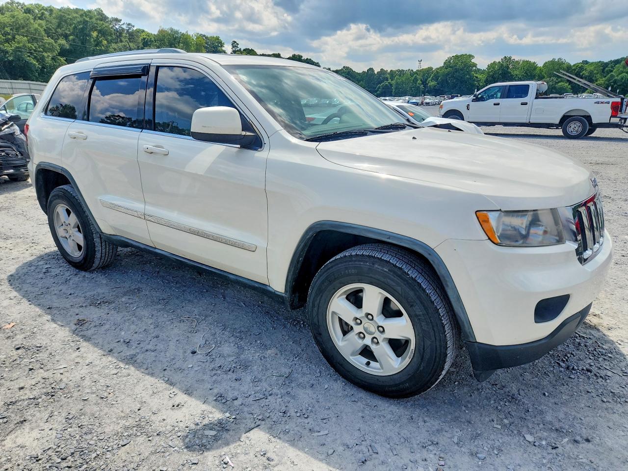 2011 Jeep Grand Cherokee Laredo White vin: 1J4RR4GG2BC567538
