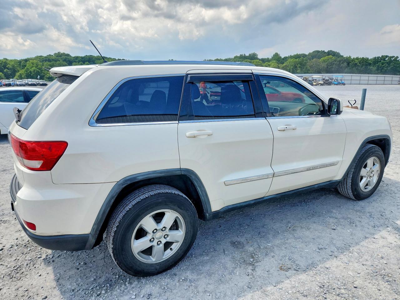 2011 Jeep Grand Cherokee Laredo White vin: 1J4RR4GG2BC567538
