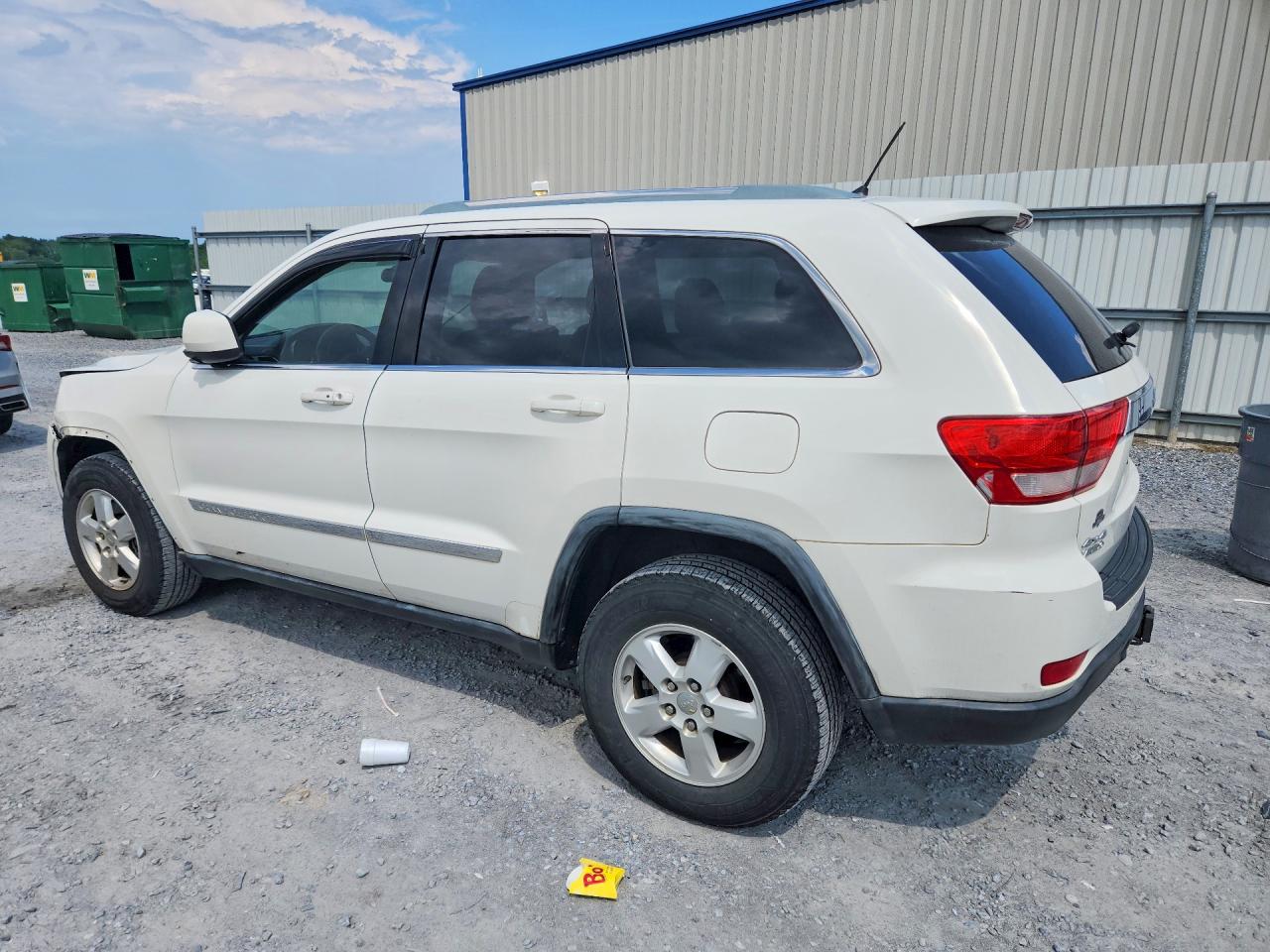 2011 Jeep Grand Cherokee Laredo White vin: 1J4RR4GG2BC567538