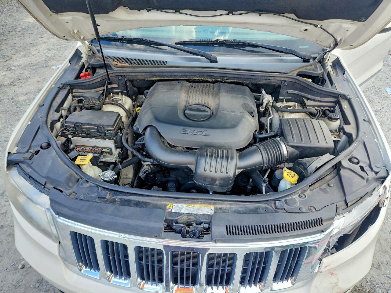 2011 Jeep Grand Cherokee Laredo White vin: 1J4RR4GG2BC567538