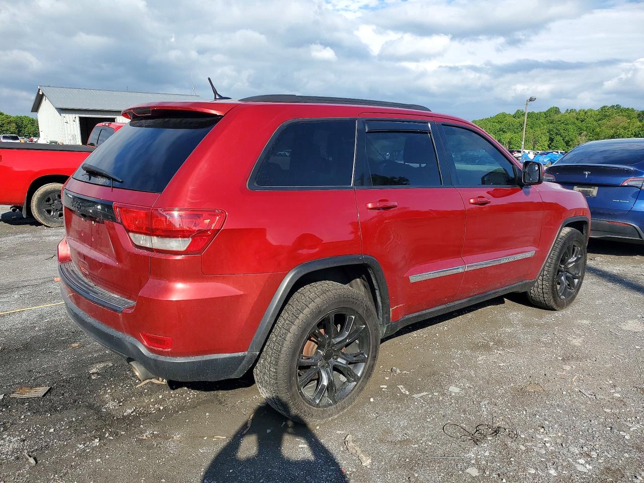 2011 Jeep Grandcherokee Red vin: 1J4RR4GG2BC567555