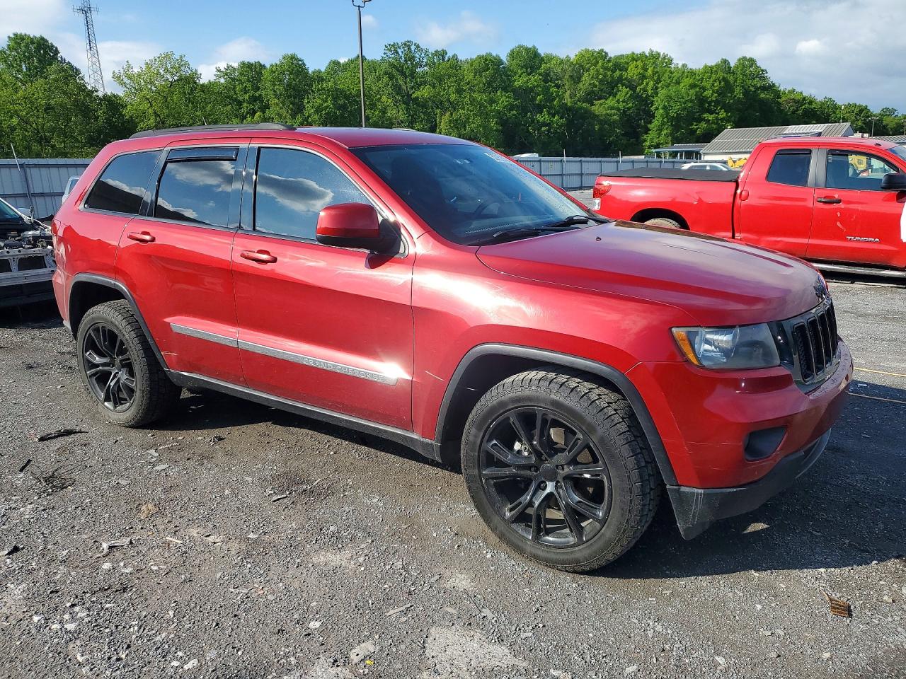 2011 Jeep Grandcherokee Red vin: 1J4RR4GG2BC567555